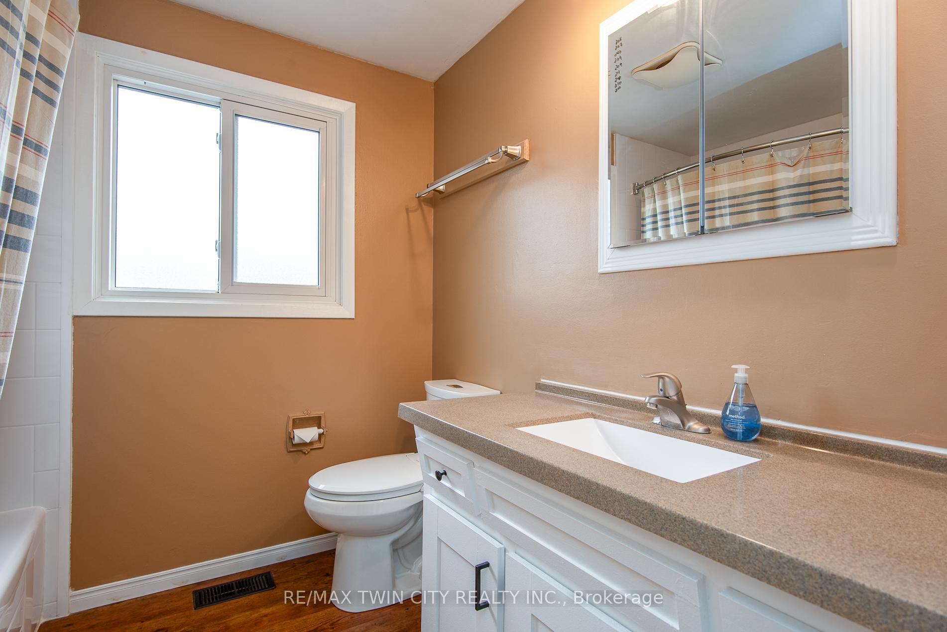 Photo 37 of 109 Selkirk Drive, Kitchener — HOMEH