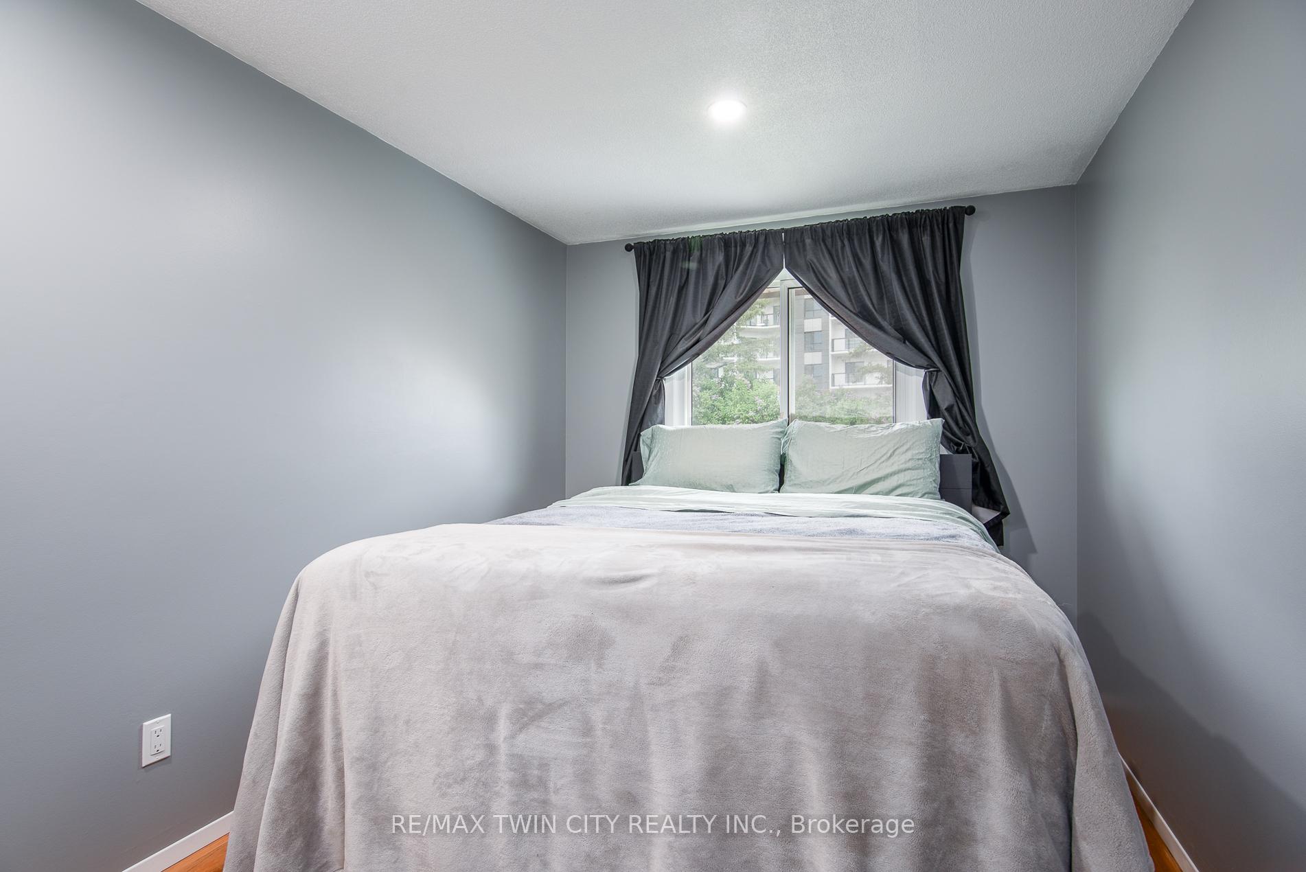 Photo 38 of 109 Selkirk Drive, Kitchener — HOMEH