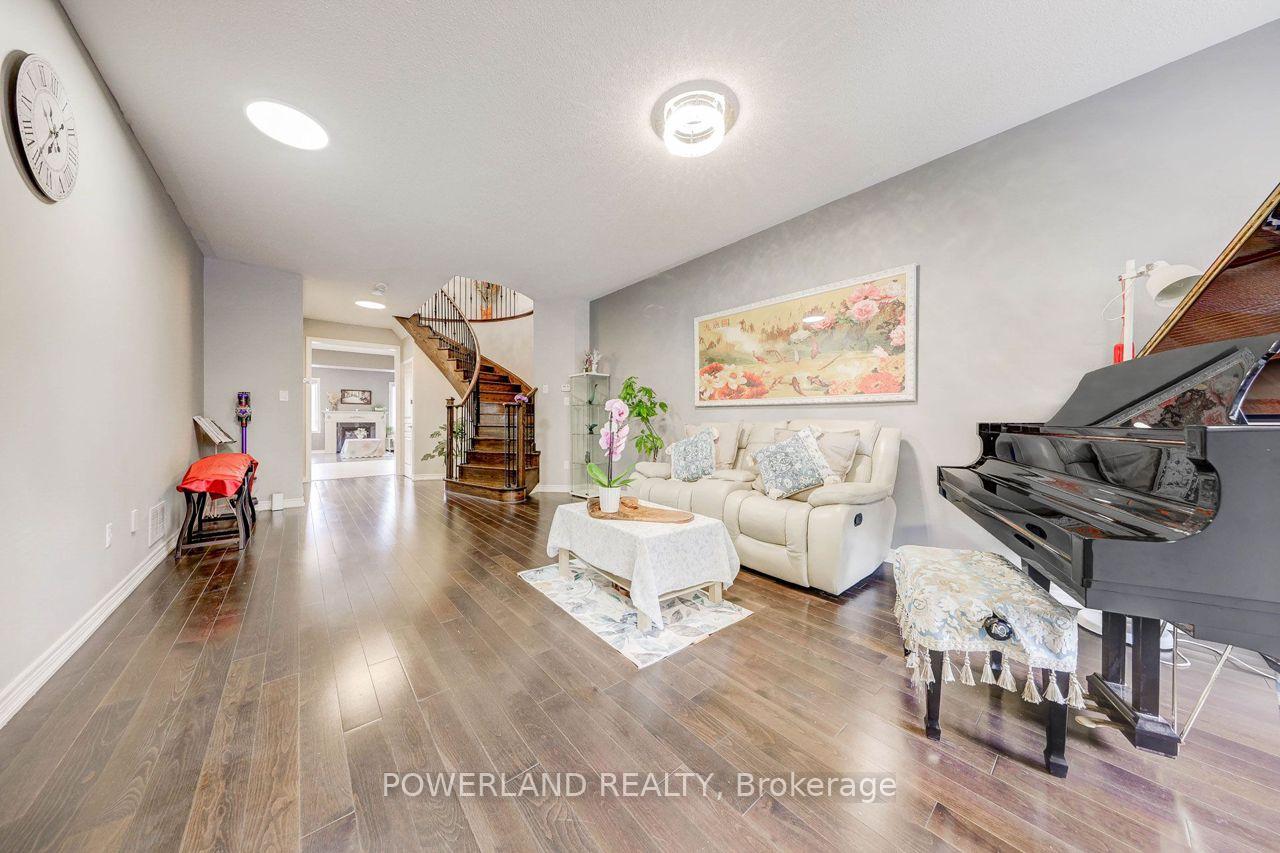 Photo 2 of 23 Cherna Avenue S, Markham, Berczy — HOMEH