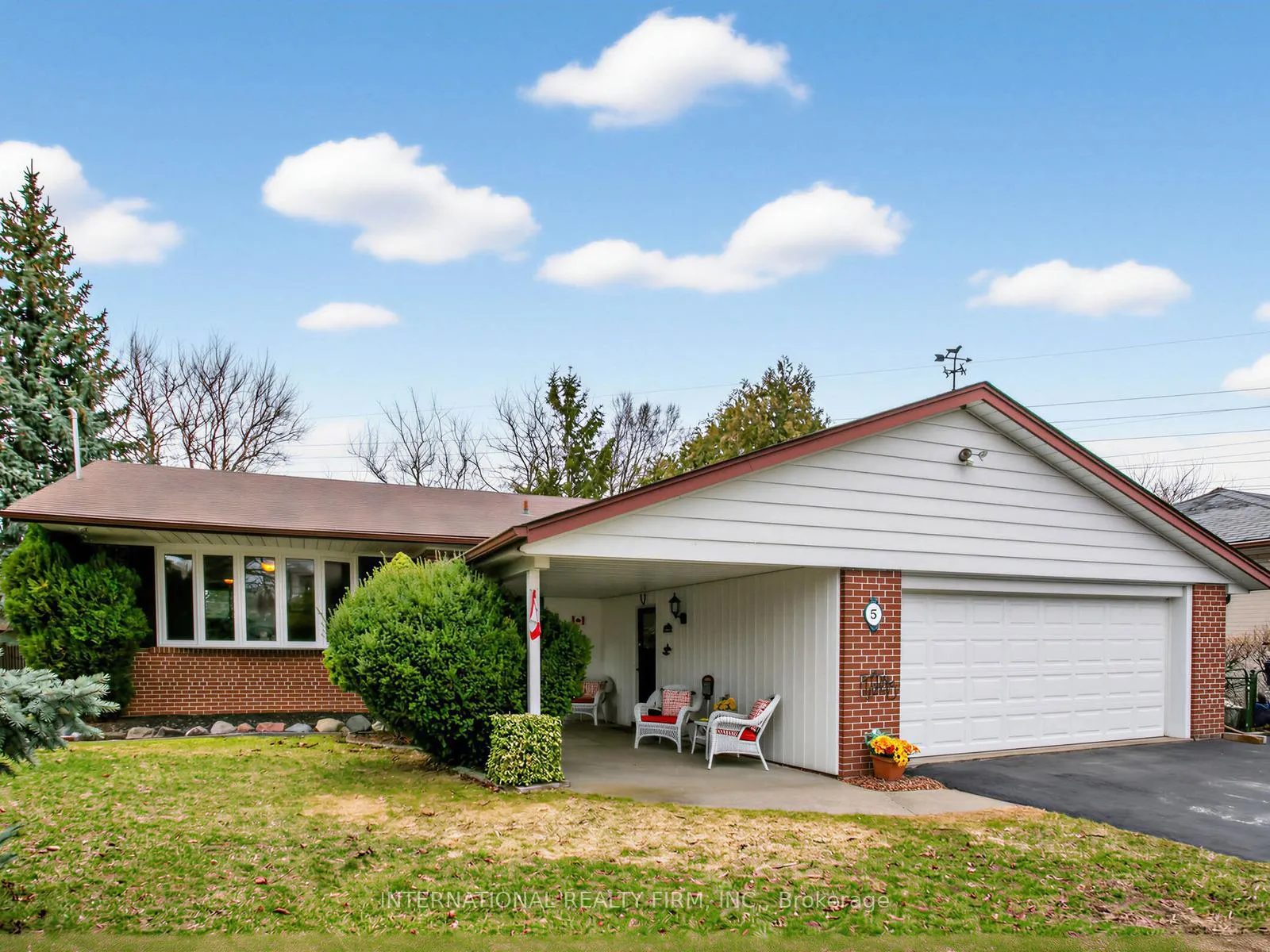 Photo 1 of 5 Castlebar Road, Etobicoke, Stonegate-Queensway — HOMEH