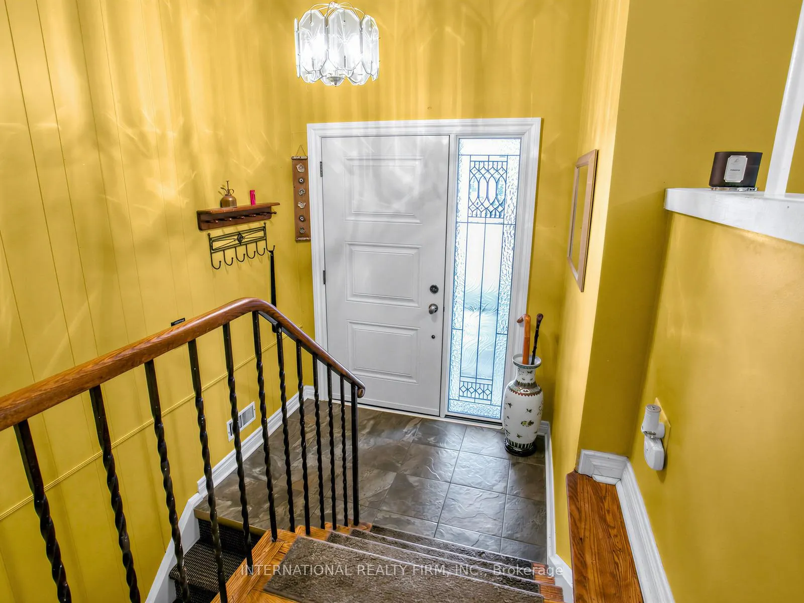 Photo 4 of 5 Castlebar Road, Etobicoke, Stonegate-Queensway — HOMEH