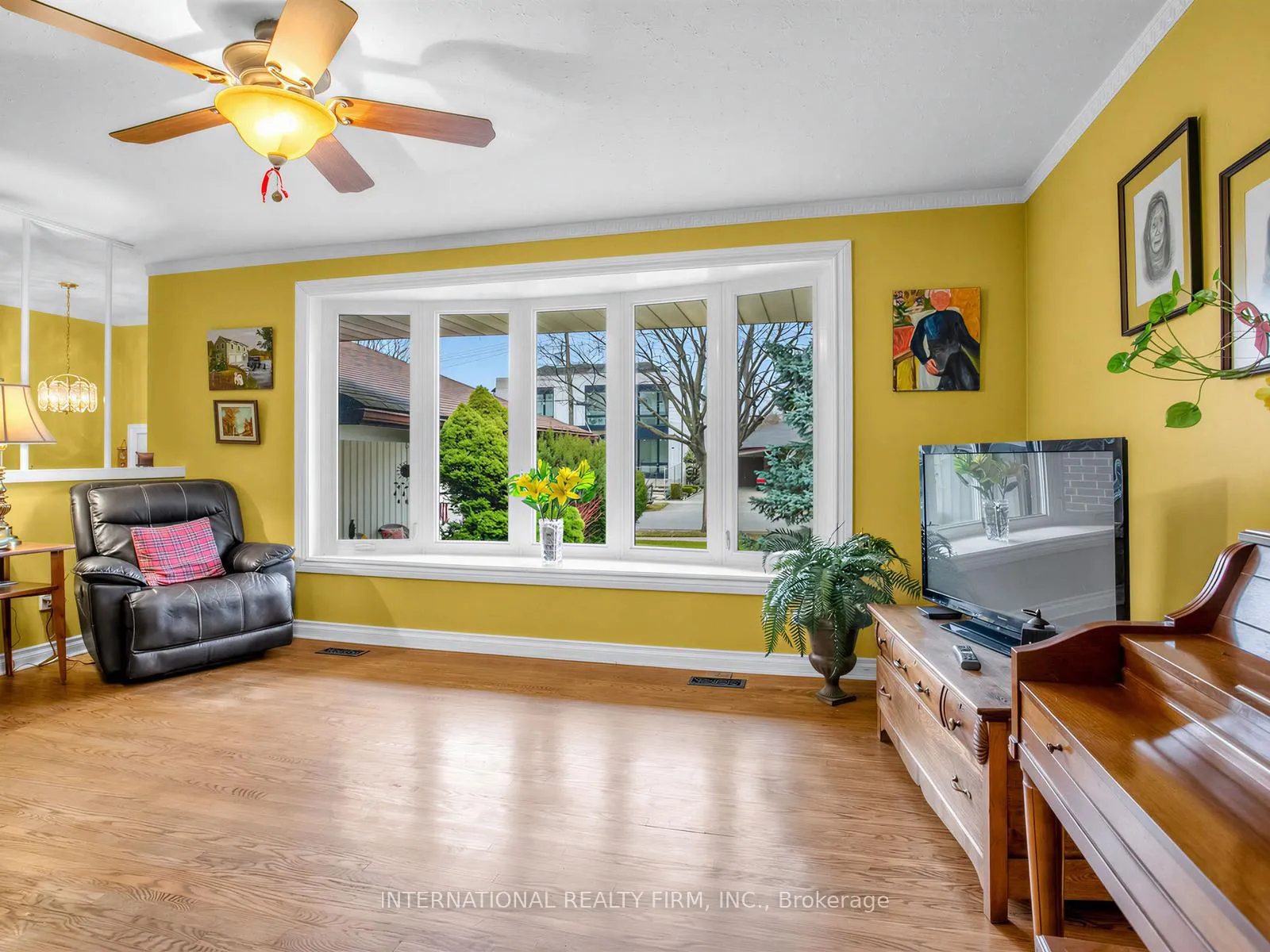 Photo 6 of 5 Castlebar Road, Etobicoke, Stonegate-Queensway — HOMEH