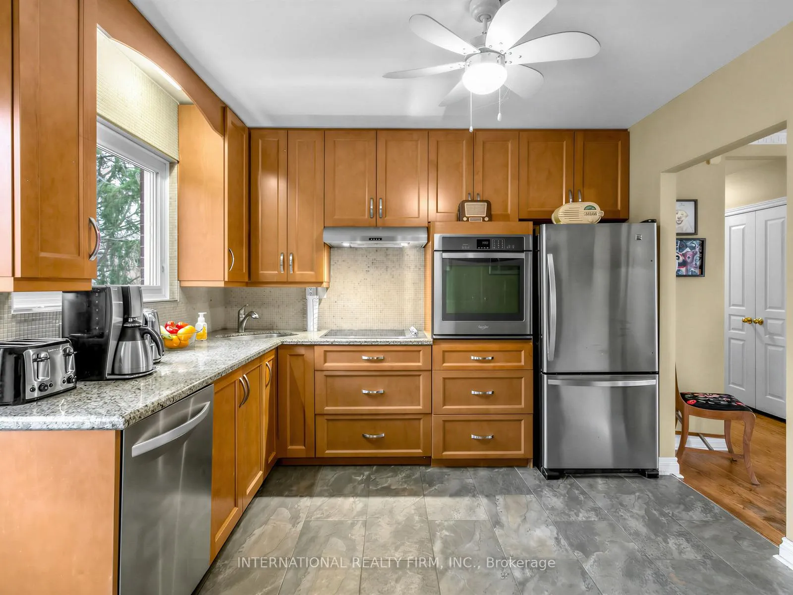 Photo 11 of 5 Castlebar Road, Etobicoke, Stonegate-Queensway — HOMEH