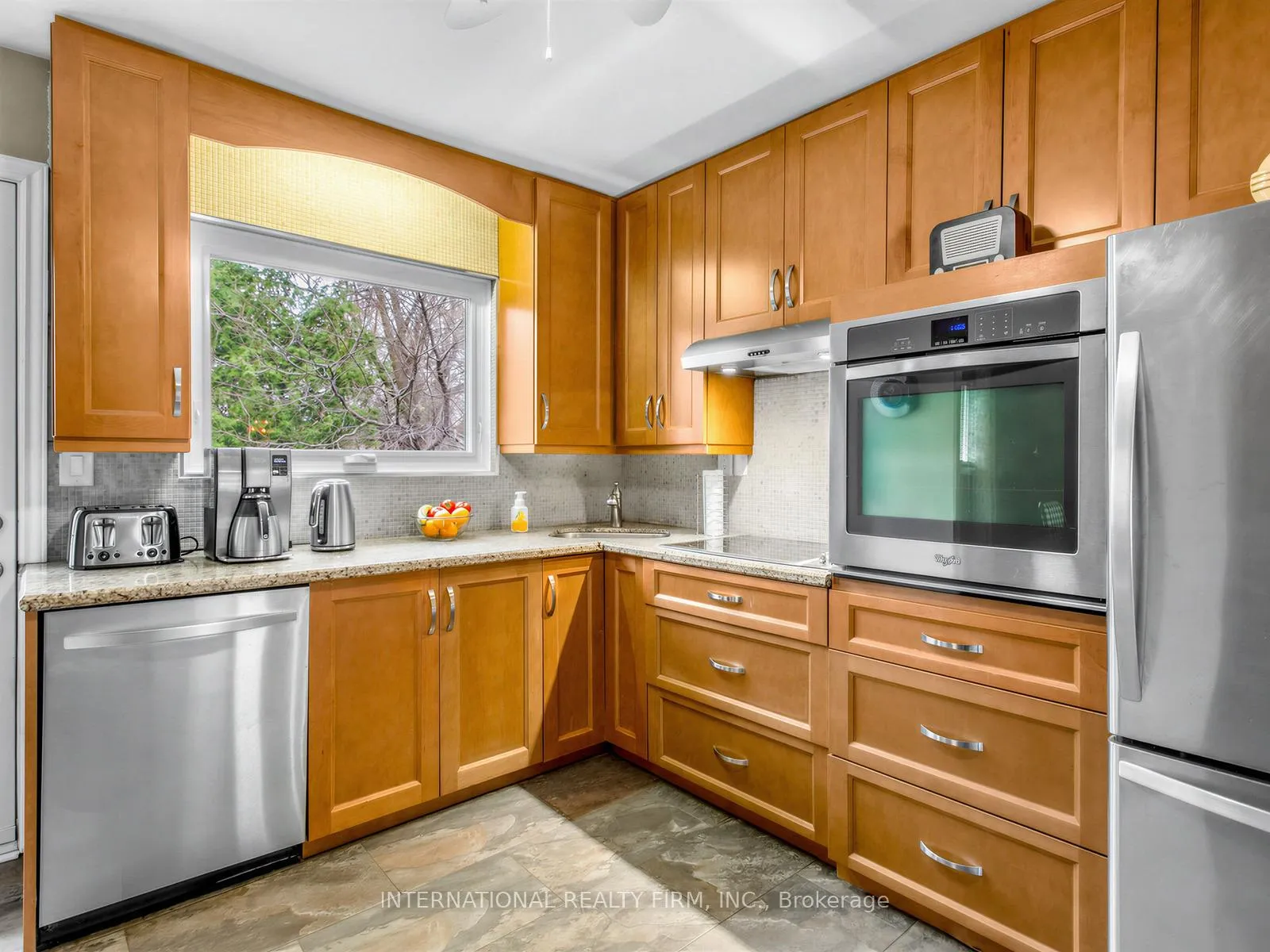 Photo 12 of 5 Castlebar Road, Etobicoke, Stonegate-Queensway — HOMEH
