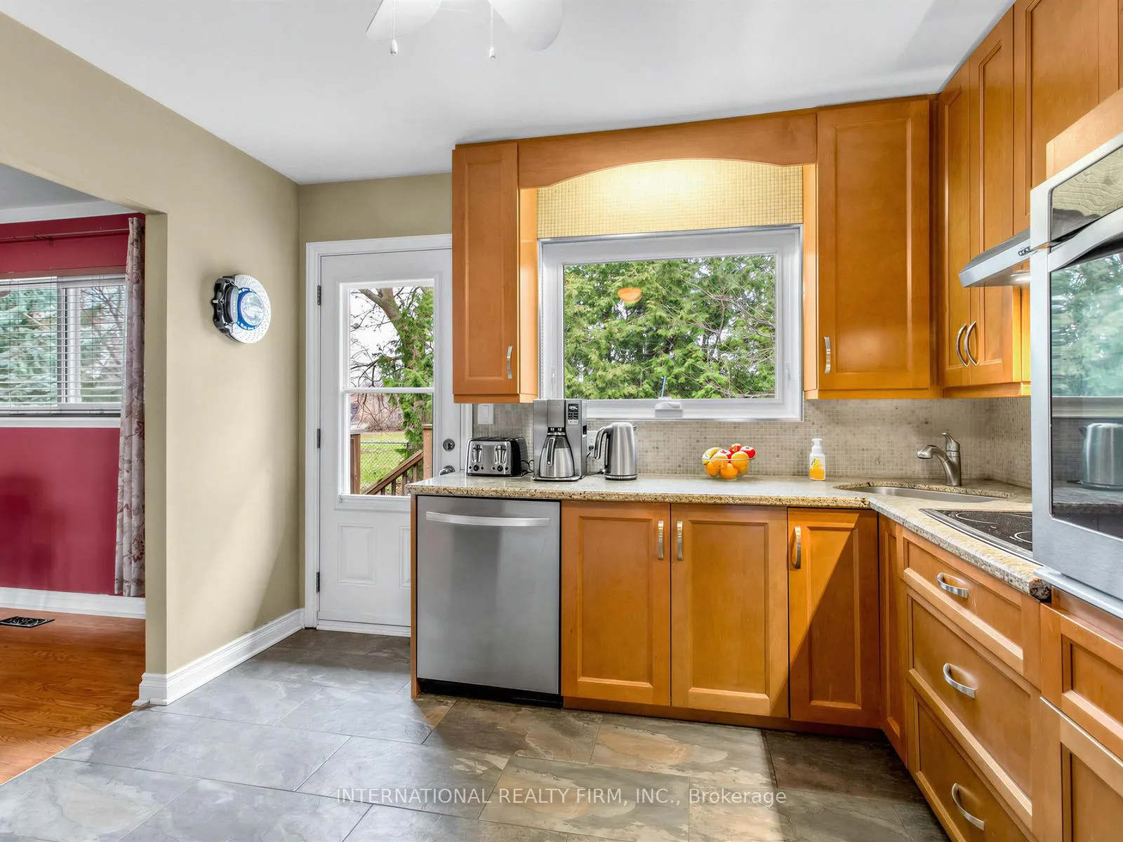 Photo 13 of 5 Castlebar Road, Etobicoke, Stonegate-Queensway — HOMEH