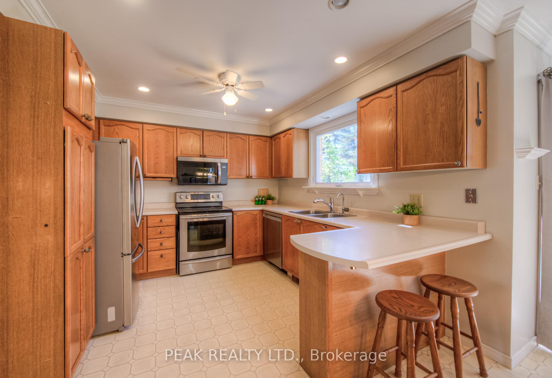 Photo 11 of 97 Rushbrook Drive, Kitchener — HOMEH