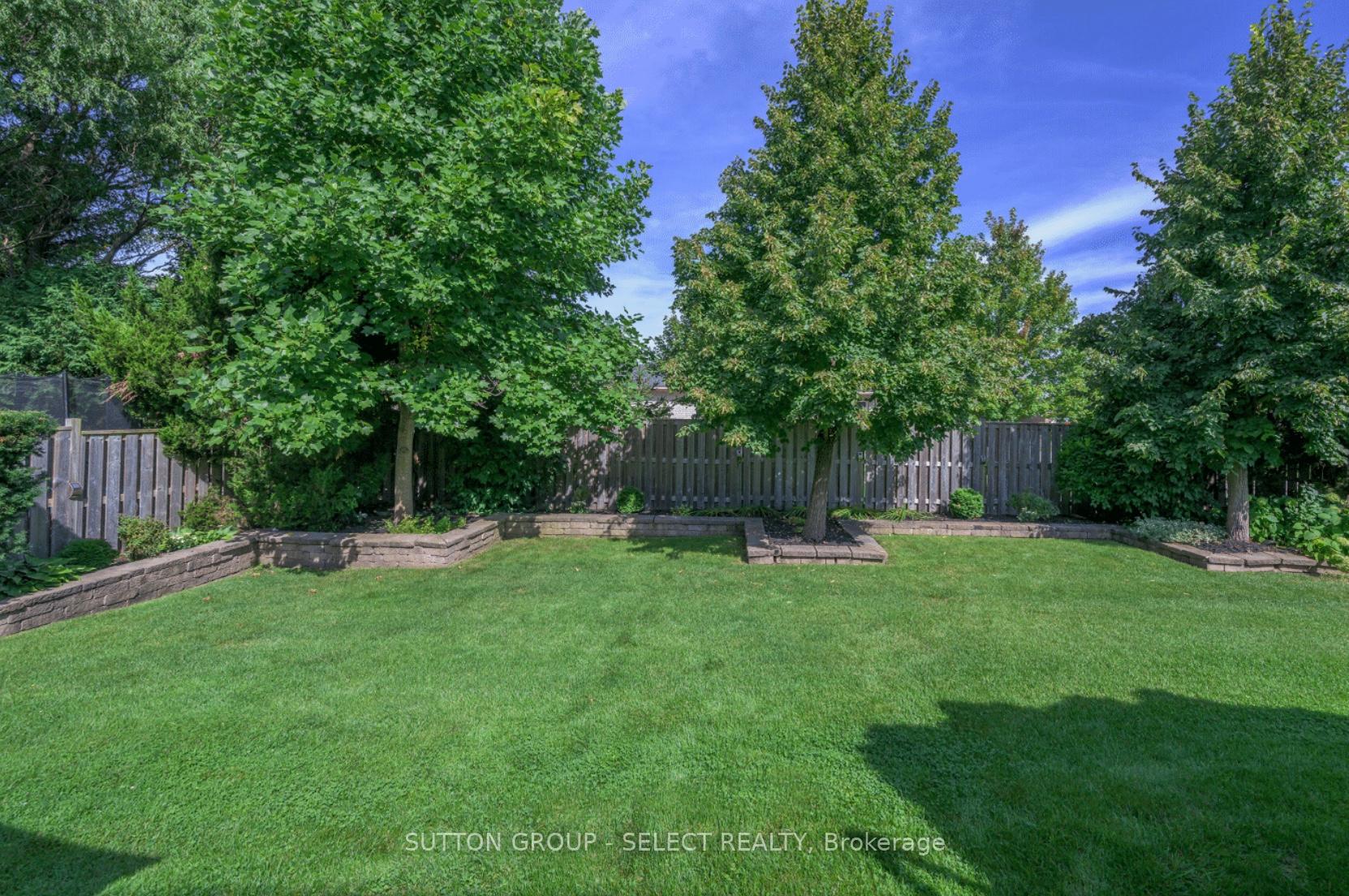 Photo 9 of 6 Oakmont Gardens, Middlesex Centre, Ilderton — HOMEH