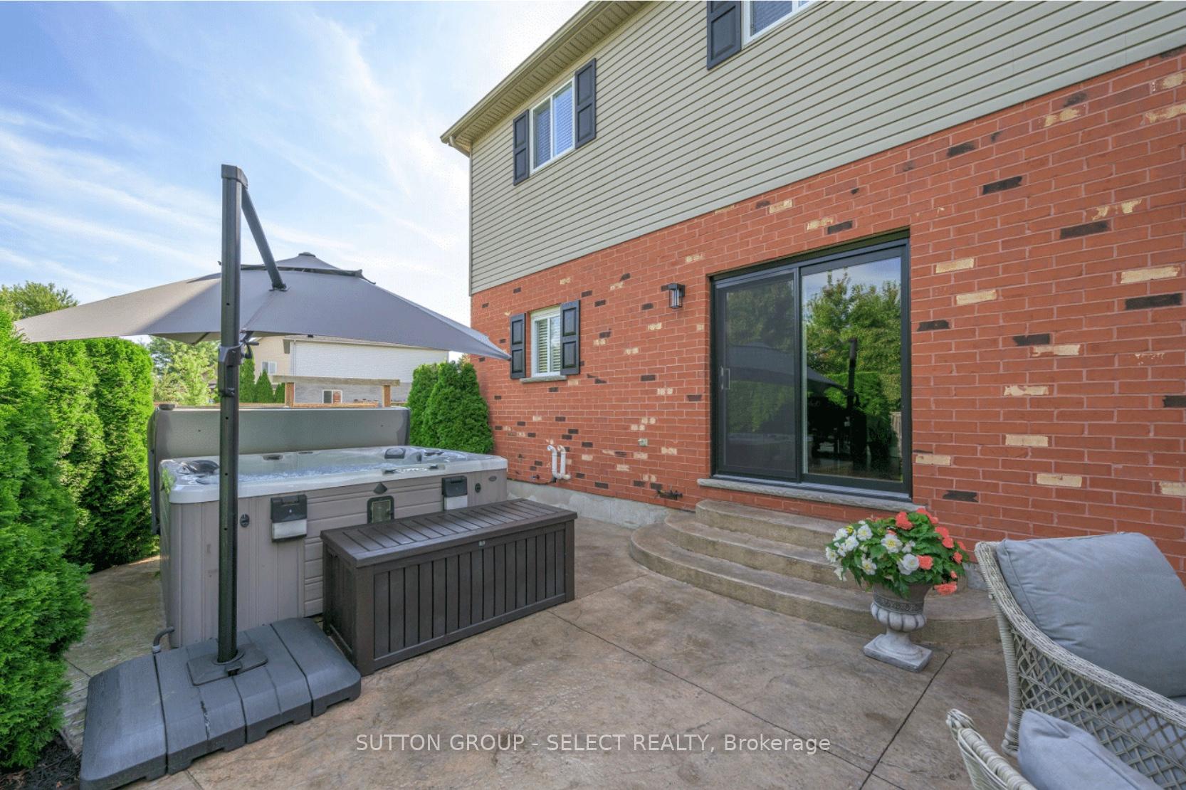 Photo 10 of 6 Oakmont Gardens, Middlesex Centre, Ilderton — HOMEH
