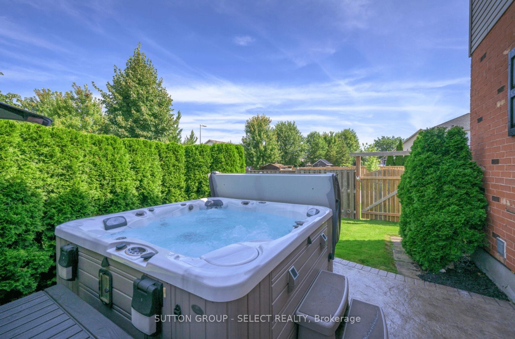 Photo 13 of 6 Oakmont Gardens, Middlesex Centre, Ilderton — HOMEH
