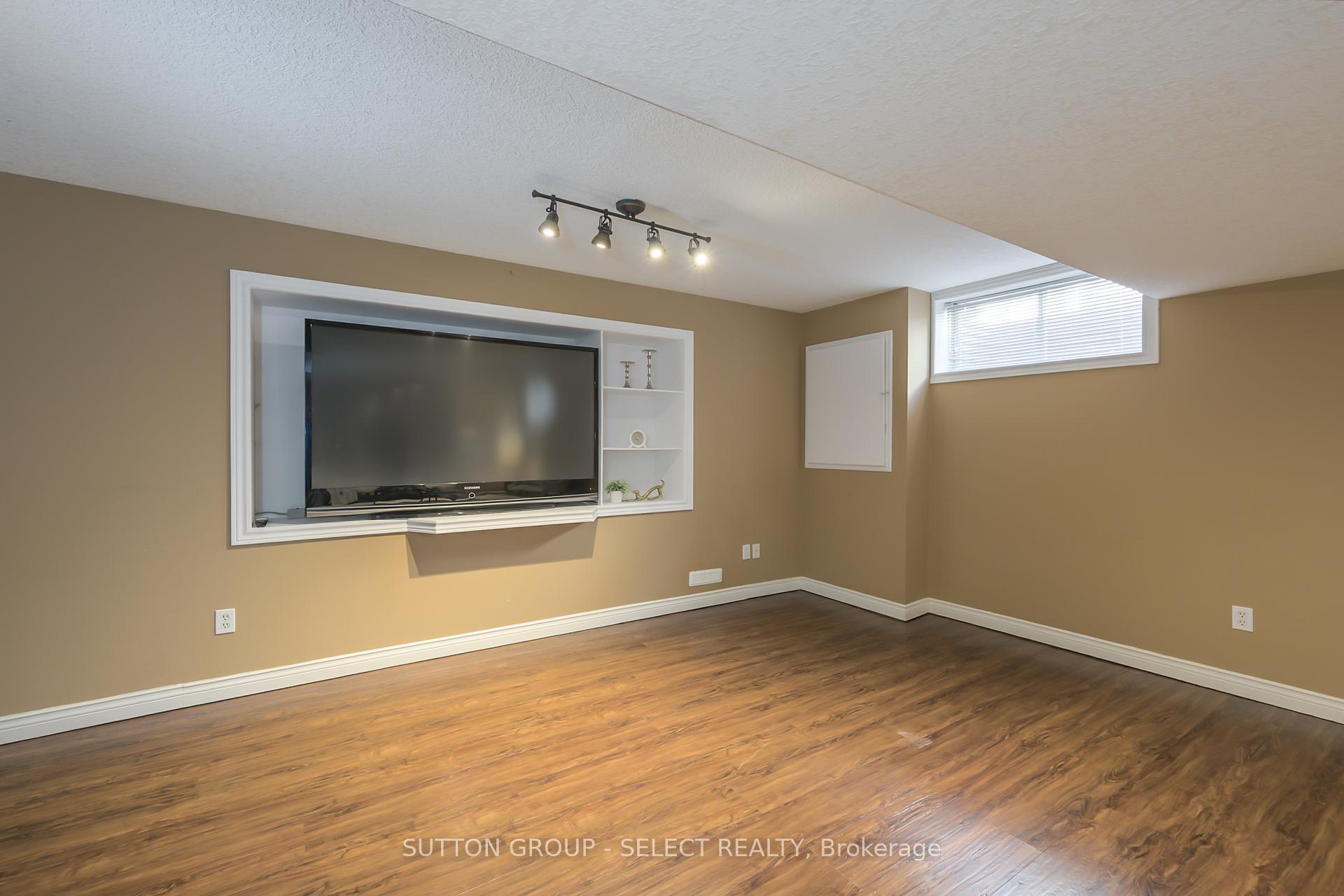 Photo 35 of 6 Oakmont Gardens, Middlesex Centre, Ilderton — HOMEH