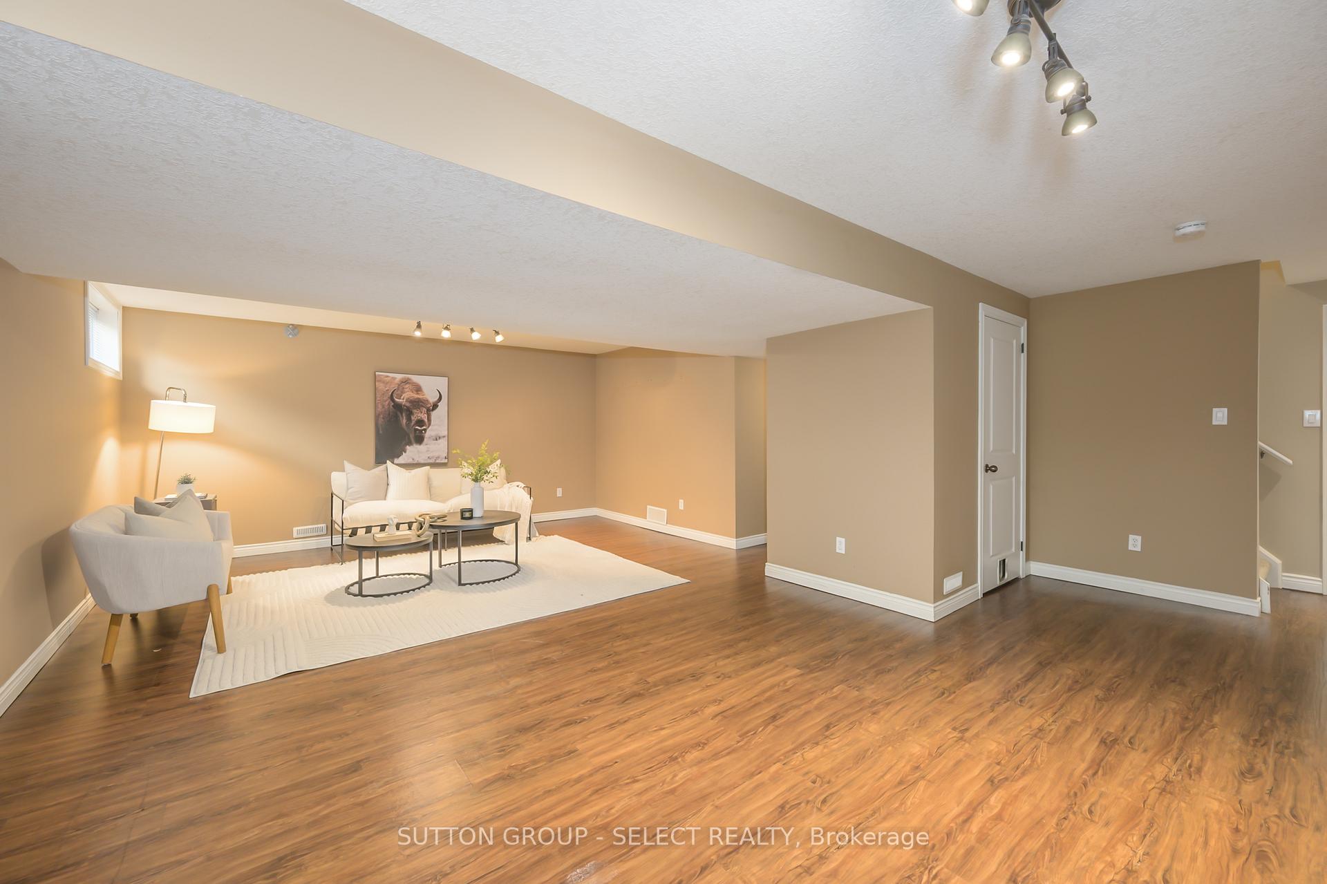 Photo 37 of 6 Oakmont Gardens, Middlesex Centre, Ilderton — HOMEH