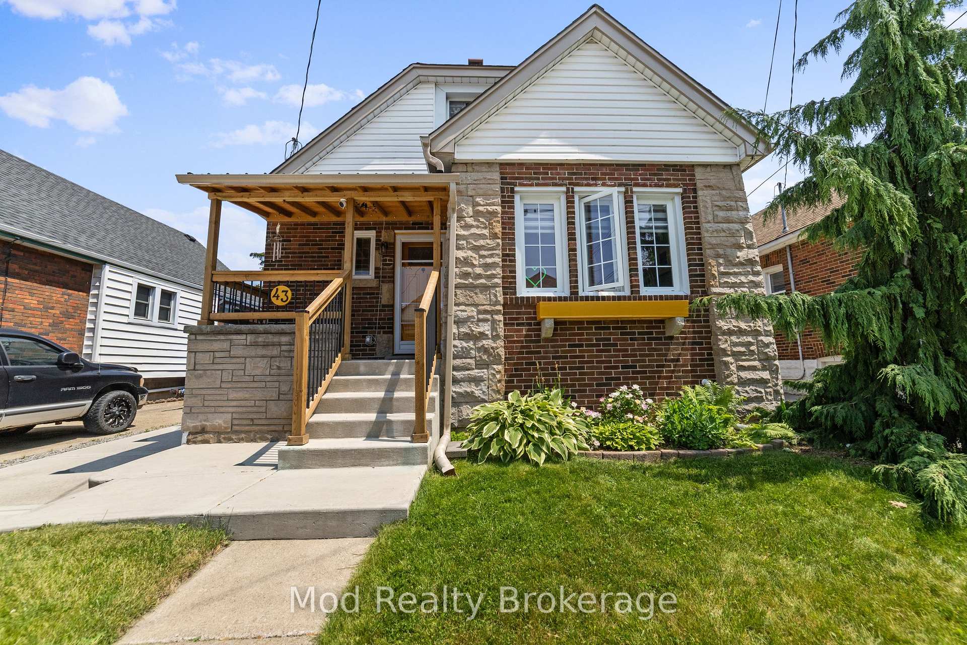 Photo 1 of 43 Weir Street S, Hamilton, Bartonville — HOMEH
