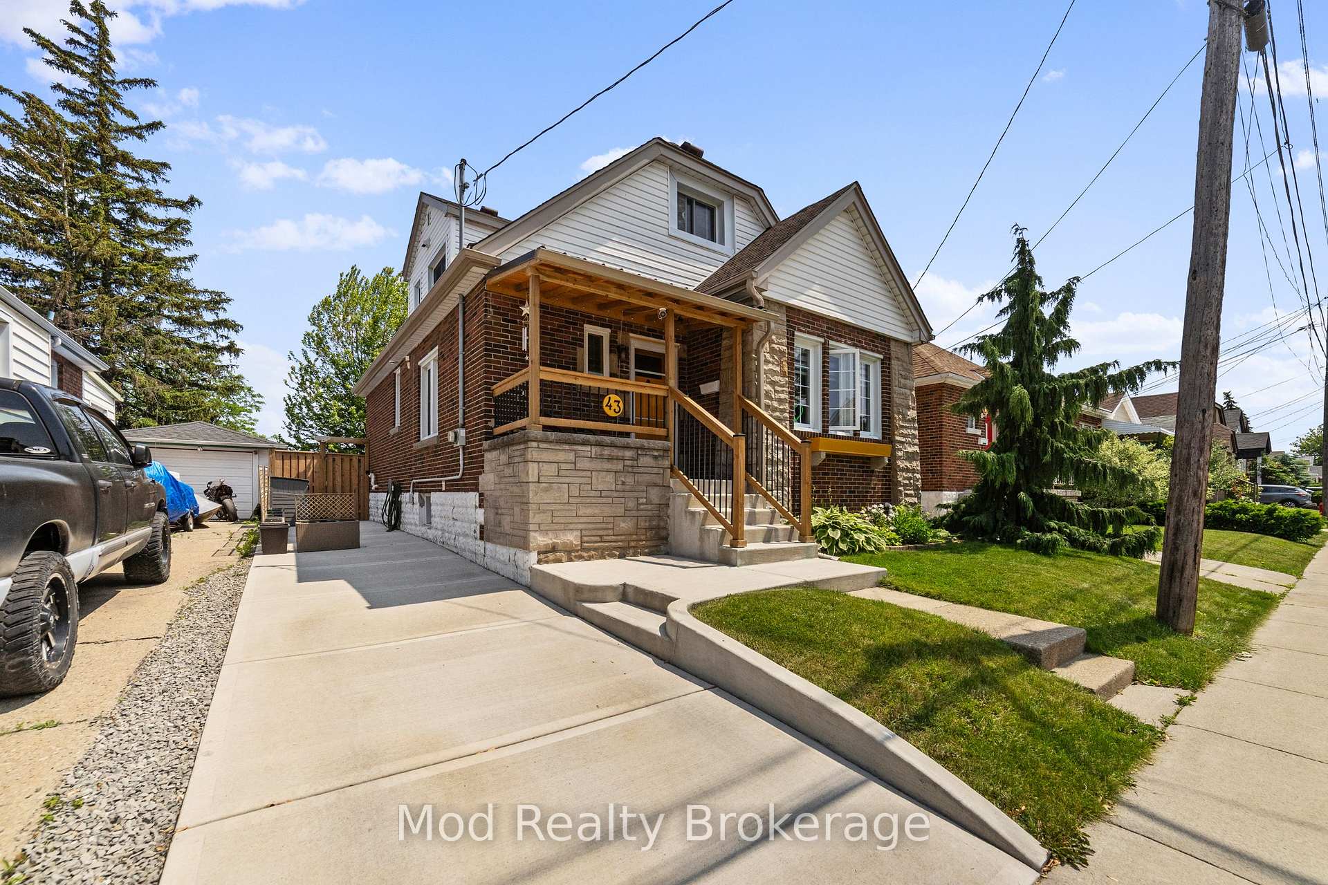 Photo 2 of 43 Weir Street S, Hamilton, Bartonville — HOMEH