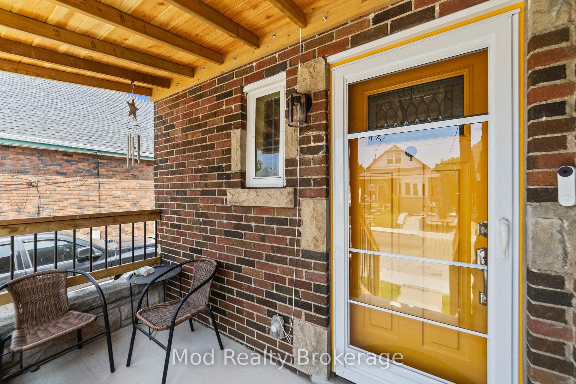 Photo 3 of 43 Weir Street S, Hamilton, Bartonville — HOMEH