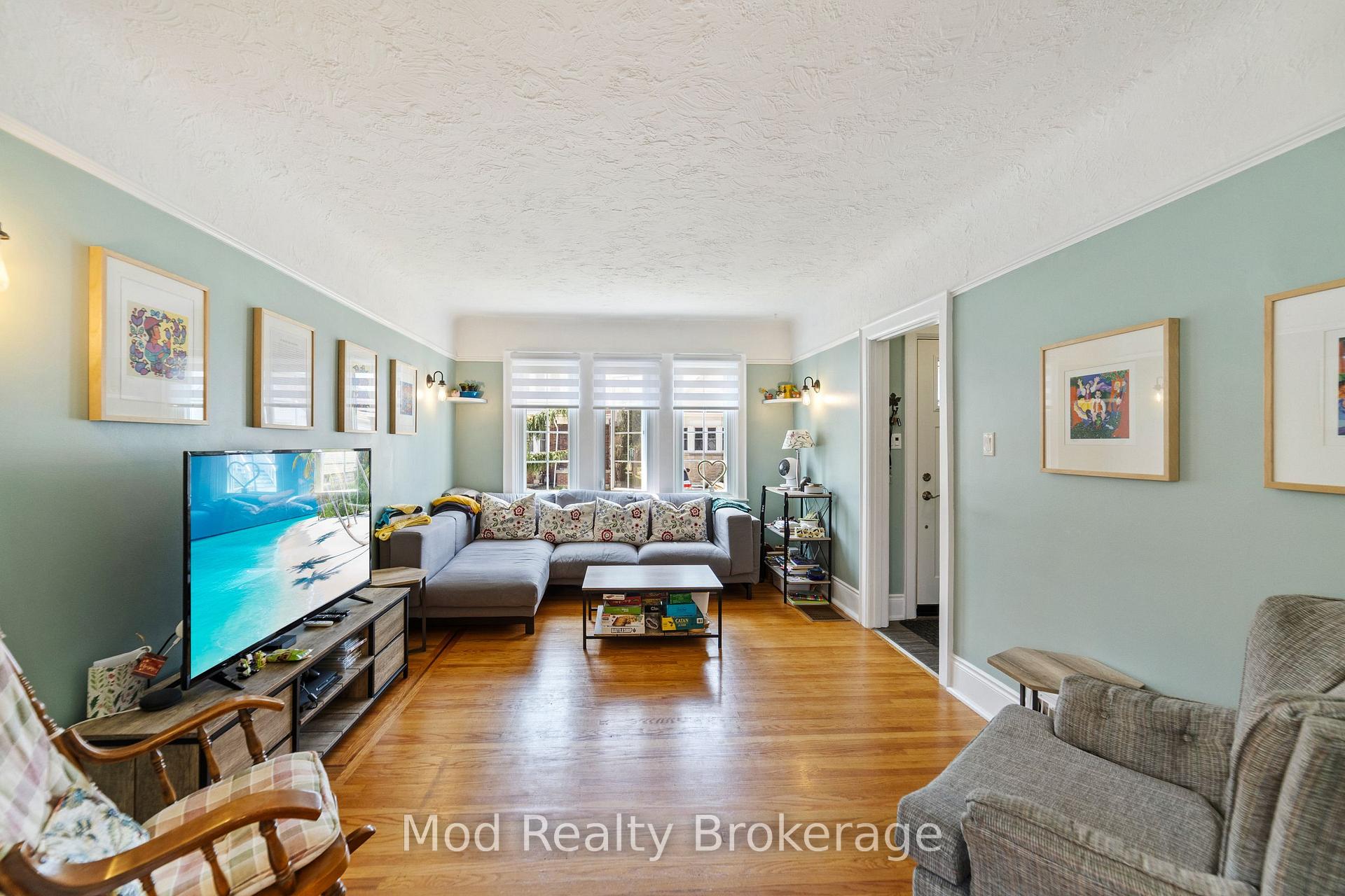 Photo 4 of 43 Weir Street S, Hamilton, Bartonville — HOMEH