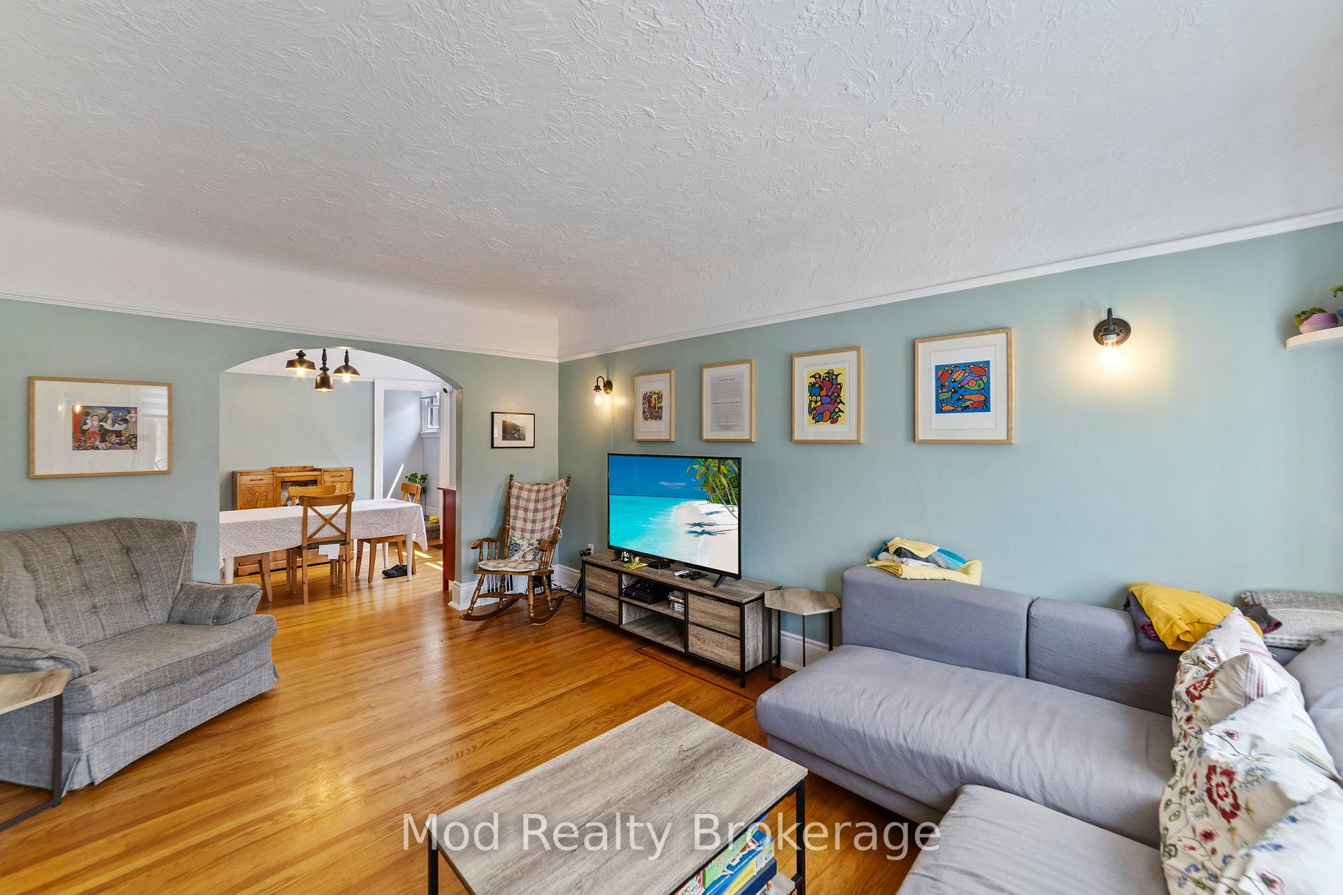 Photo 6 of 43 Weir Street S, Hamilton, Bartonville — HOMEH