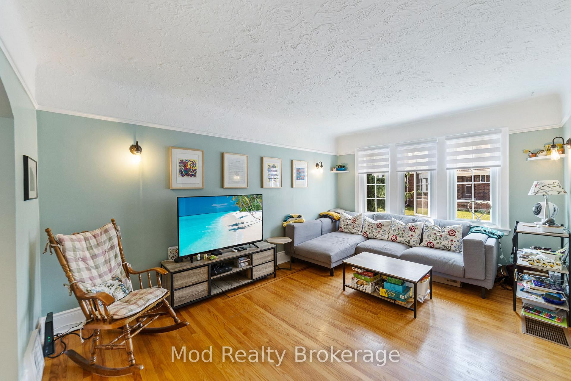 Photo 7 of 43 Weir Street S, Hamilton, Bartonville — HOMEH