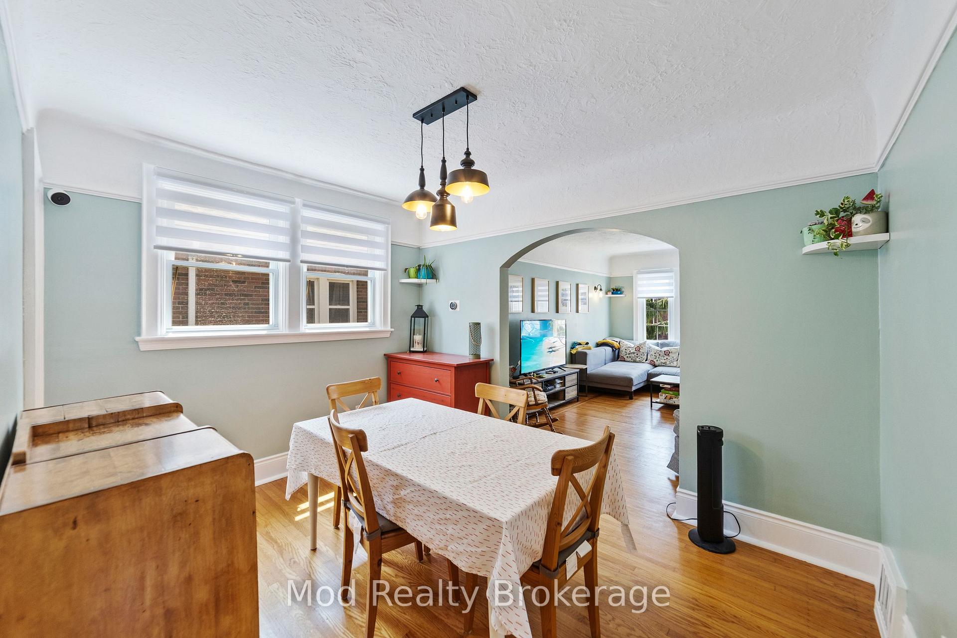 Photo 9 of 43 Weir Street S, Hamilton, Bartonville — HOMEH