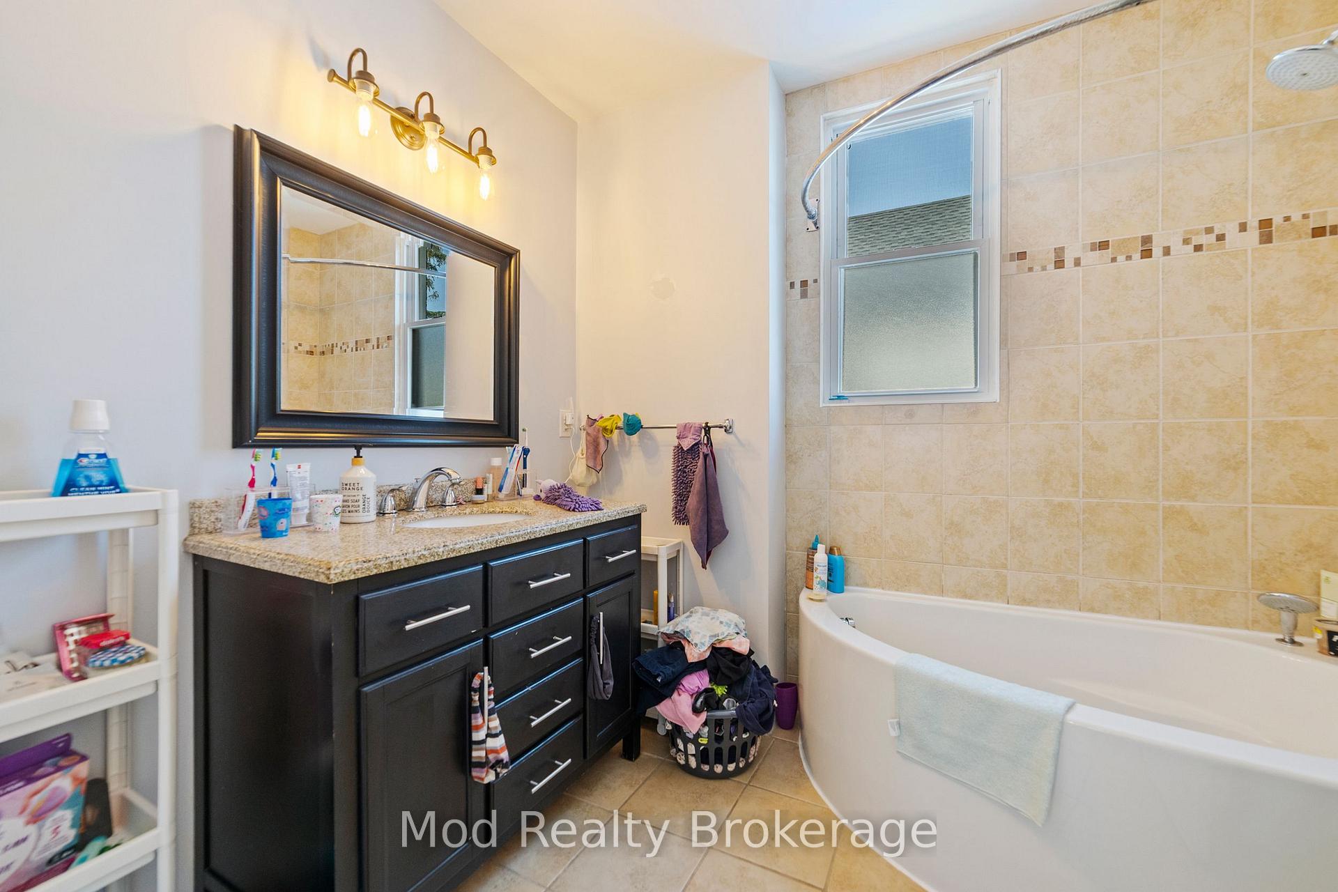 Photo 11 of 43 Weir Street S, Hamilton, Bartonville — HOMEH