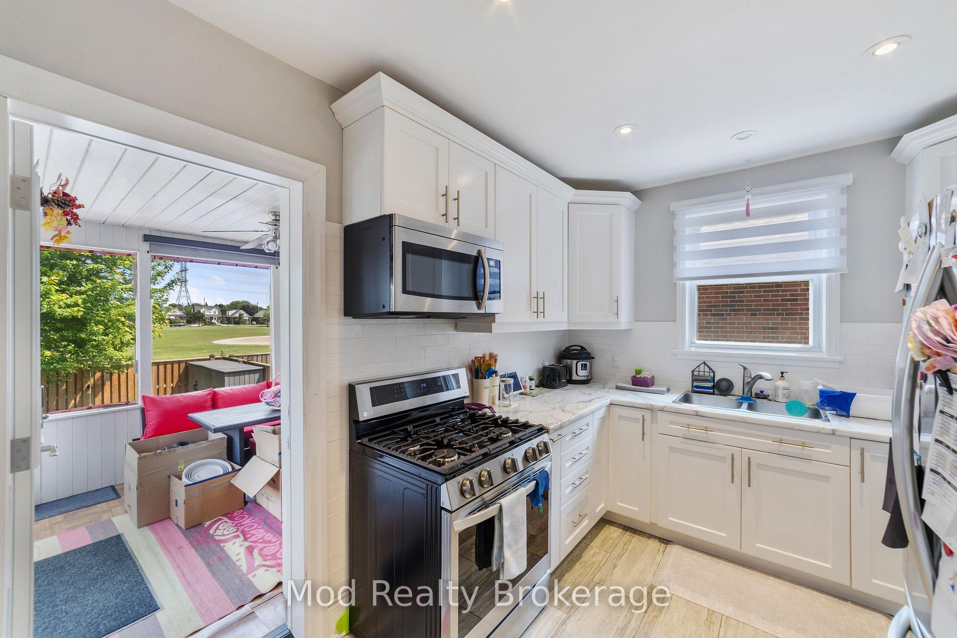 Photo 16 of 43 Weir Street S, Hamilton, Bartonville — HOMEH