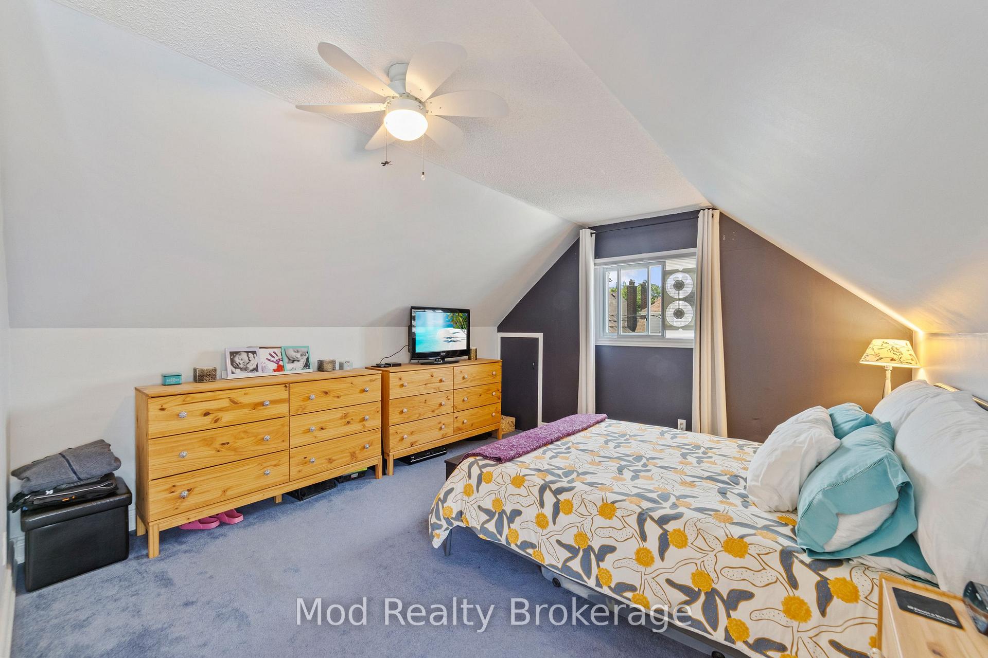 Photo 20 of 43 Weir Street S, Hamilton, Bartonville — HOMEH