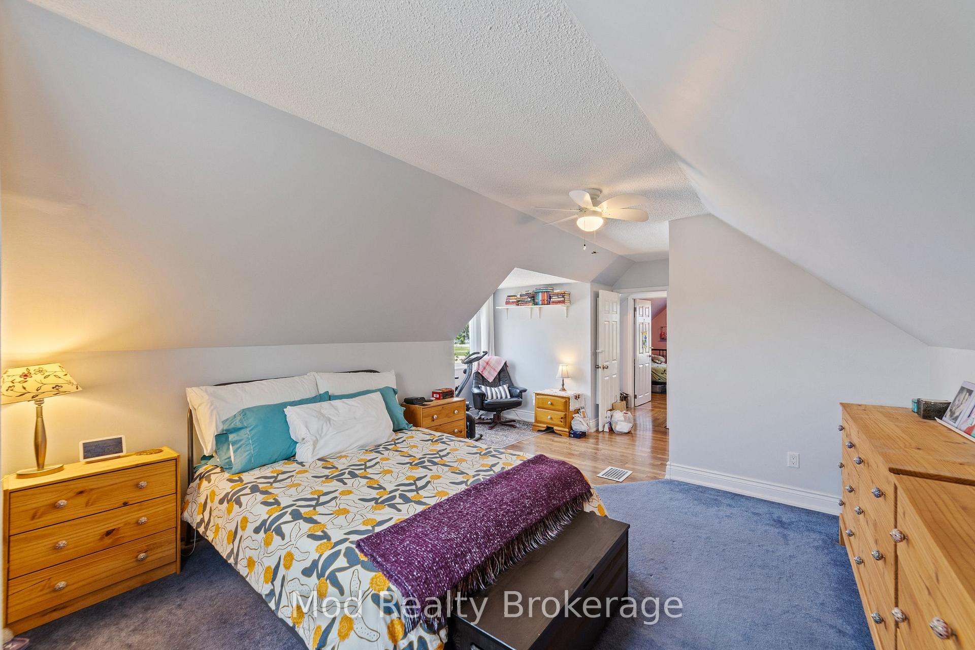 Photo 22 of 43 Weir Street S, Hamilton, Bartonville — HOMEH