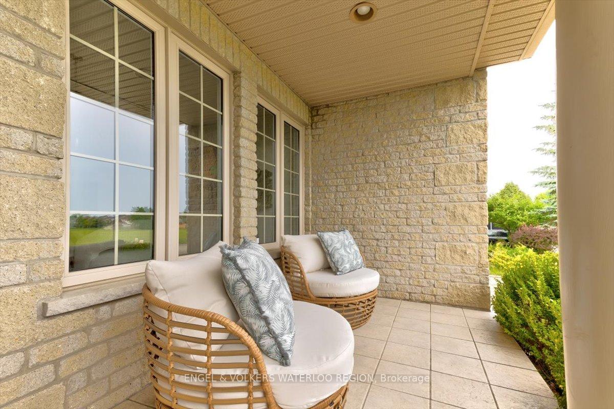 Photo 3 of 413 Falconridge Drive, Kitchener — HOMEH