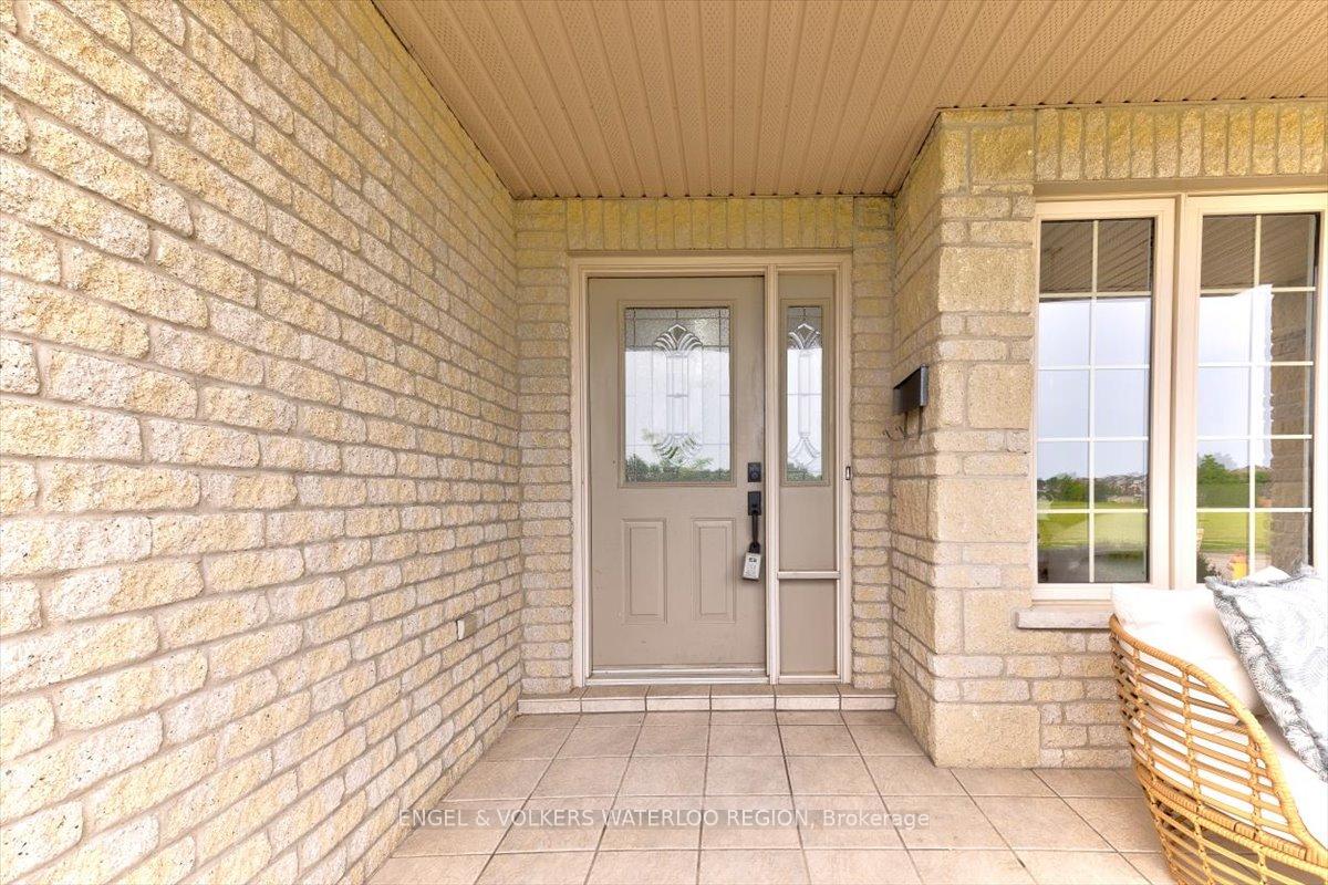Photo 4 of 413 Falconridge Drive, Kitchener — HOMEH