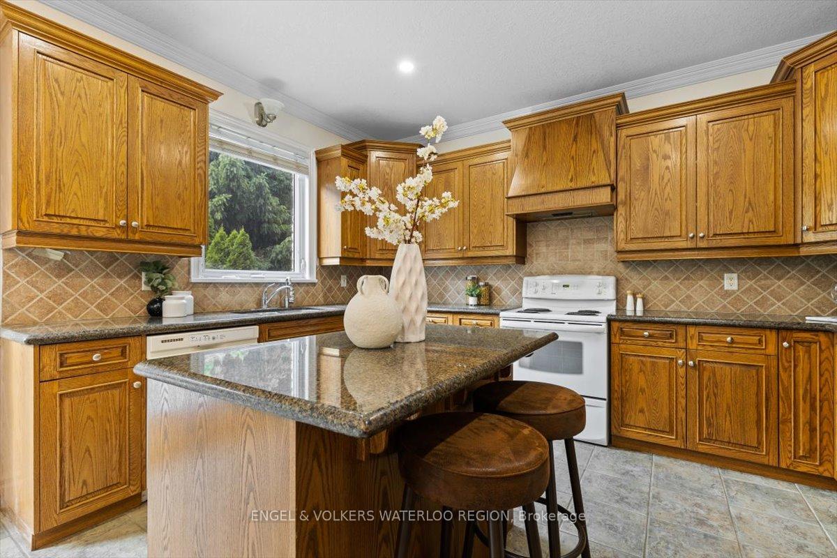 Photo 14 of 413 Falconridge Drive, Kitchener — HOMEH