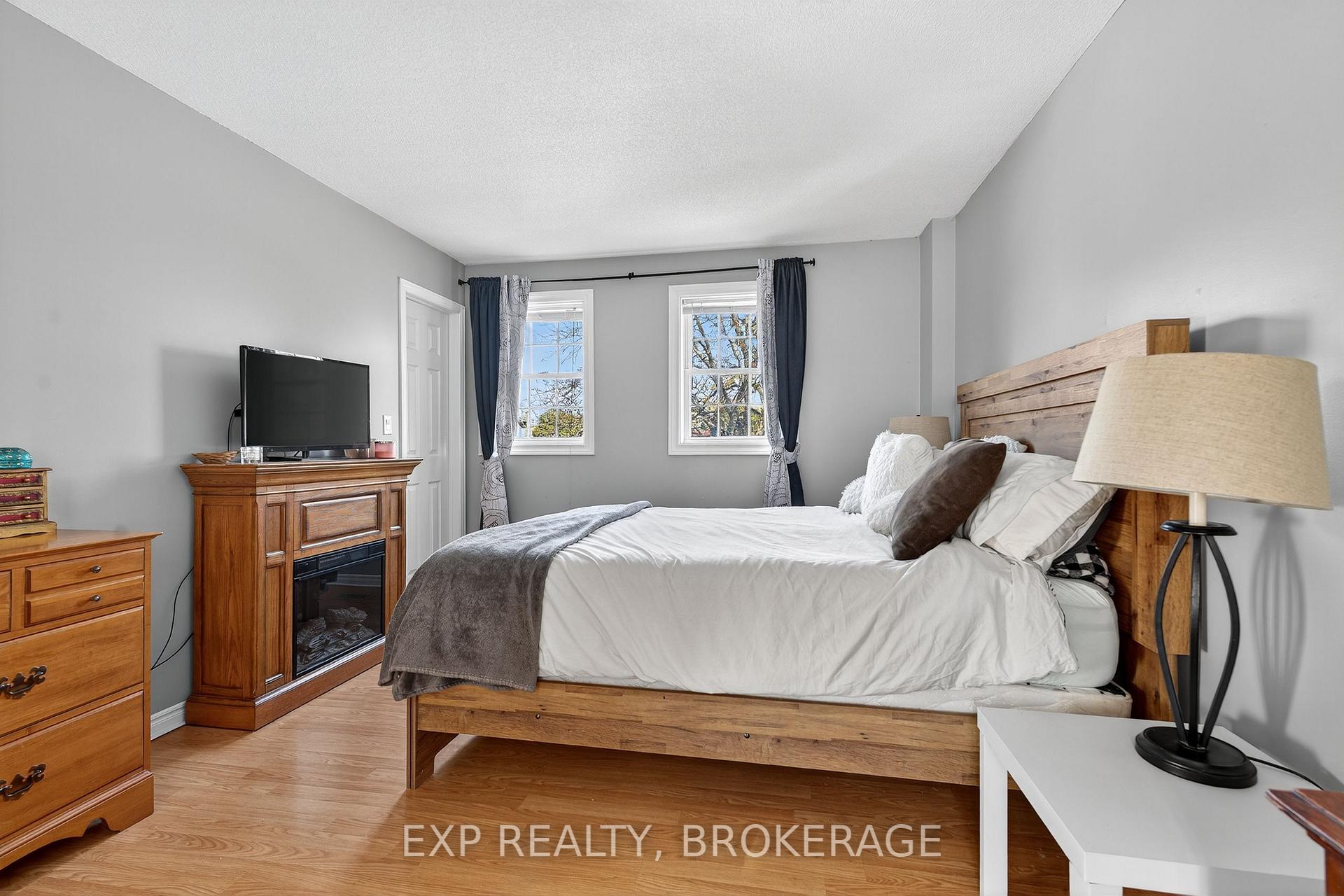 Photo 2 of 50 Chartwell Crescent, Kingston, Kingston East (Incl Barret Crt) — HOMEH