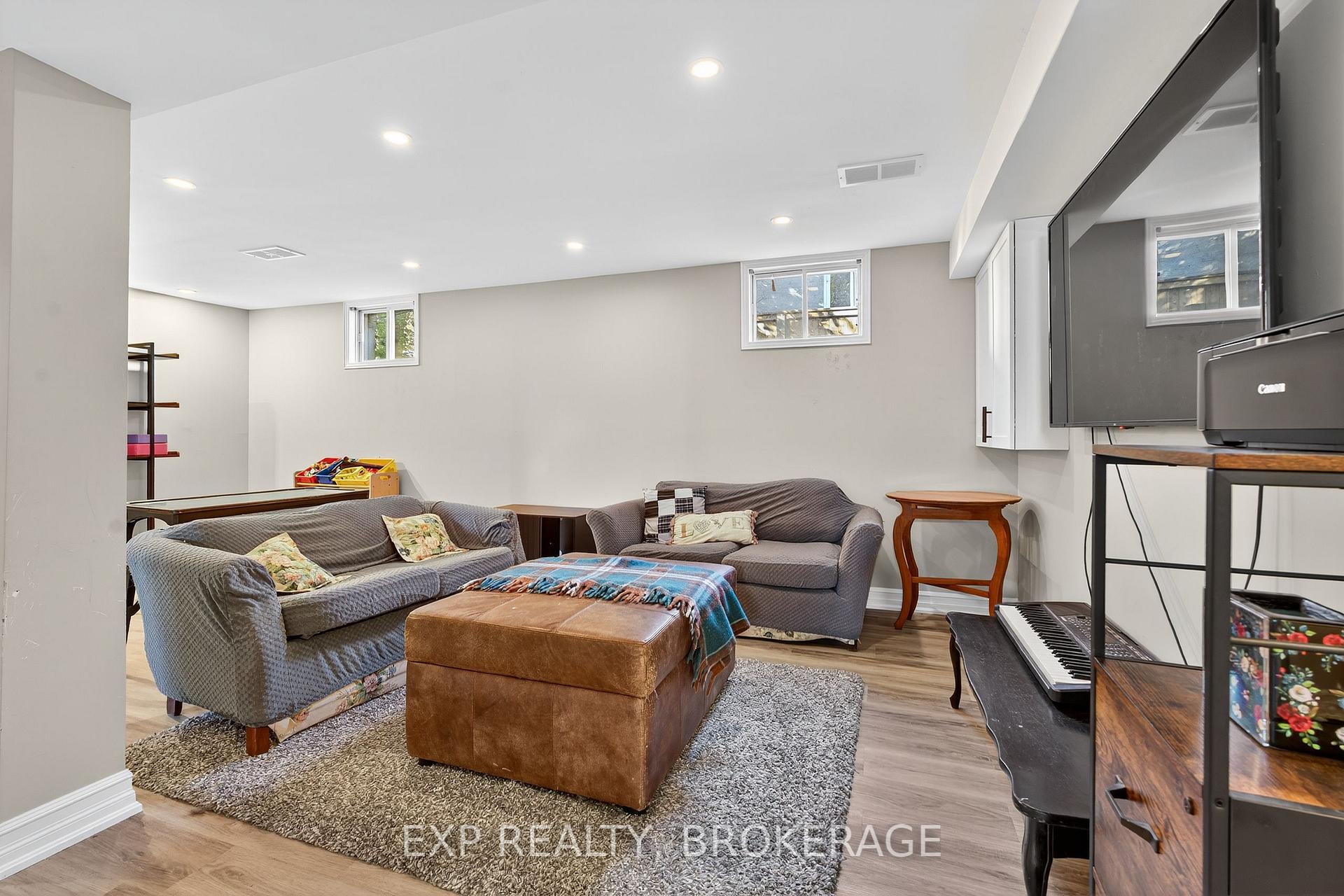Photo 11 of 50 Chartwell Crescent, Kingston, Kingston East (Incl Barret Crt) — HOMEH