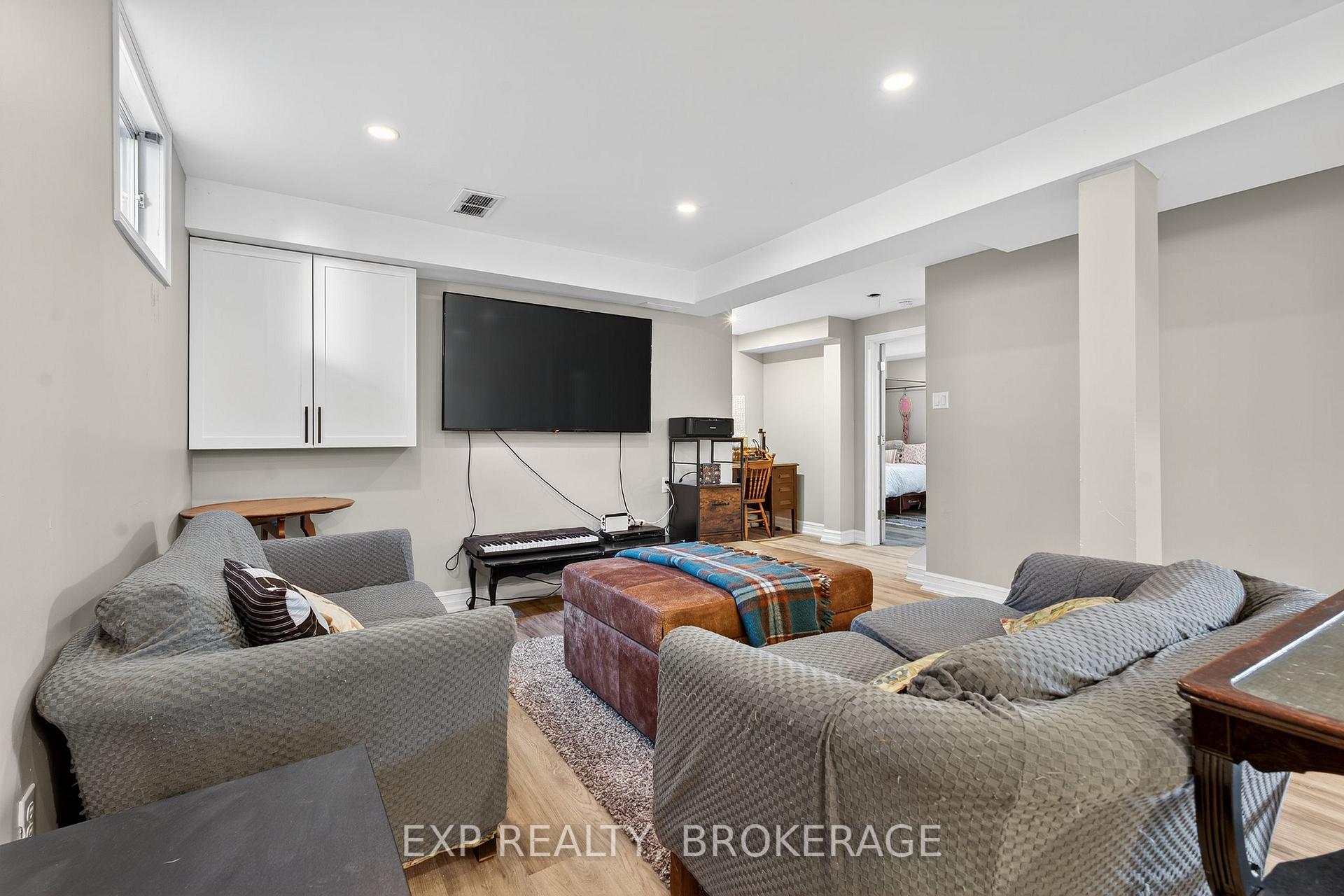 Photo 12 of 50 Chartwell Crescent, Kingston, Kingston East (Incl Barret Crt) — HOMEH