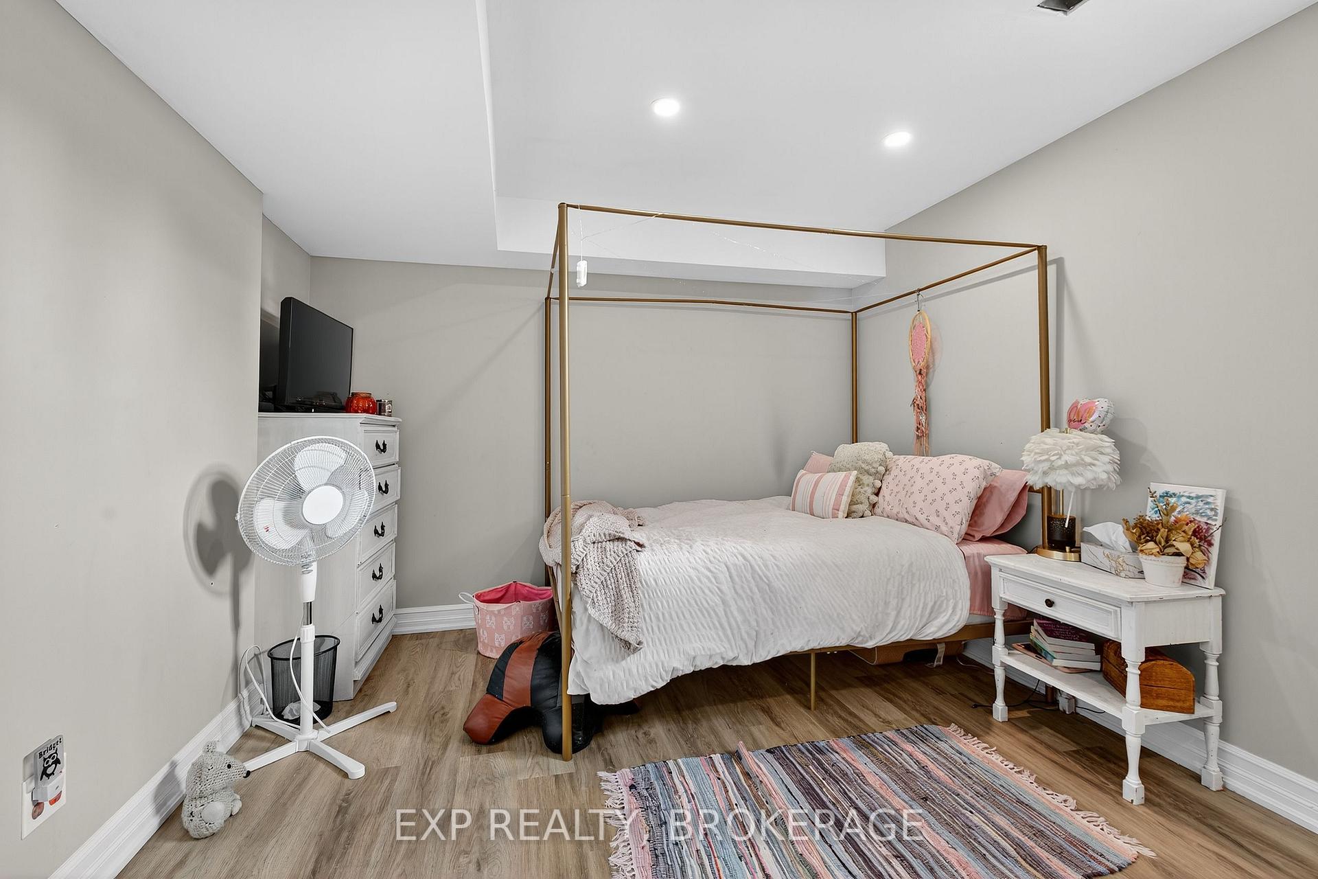 Photo 14 of 50 Chartwell Crescent, Kingston, Kingston East (Incl Barret Crt) — HOMEH
