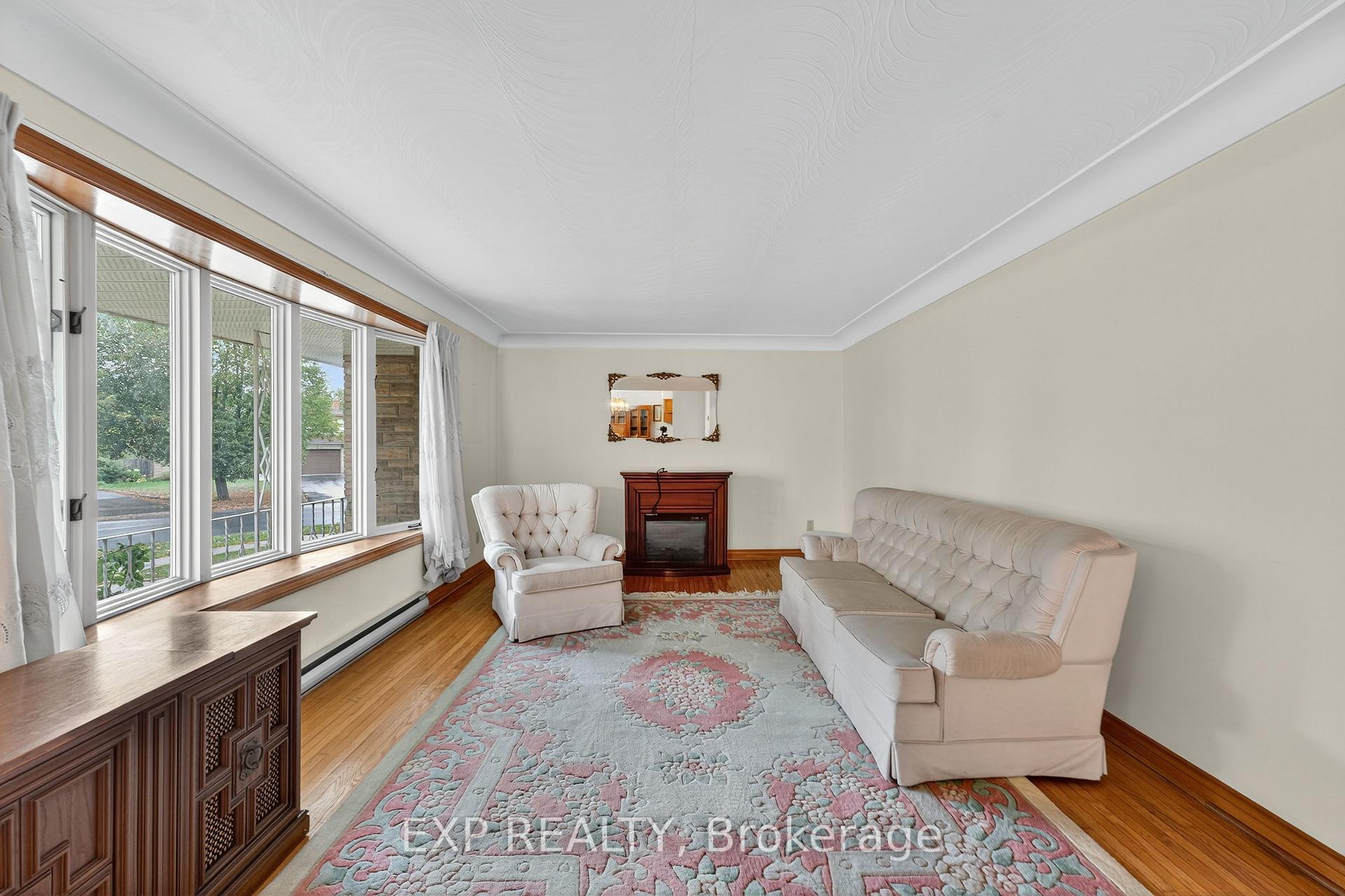 Photo 7 of 147 Inverness Crescent, Kingston, West of Sir John A. Blvd — HOMEH