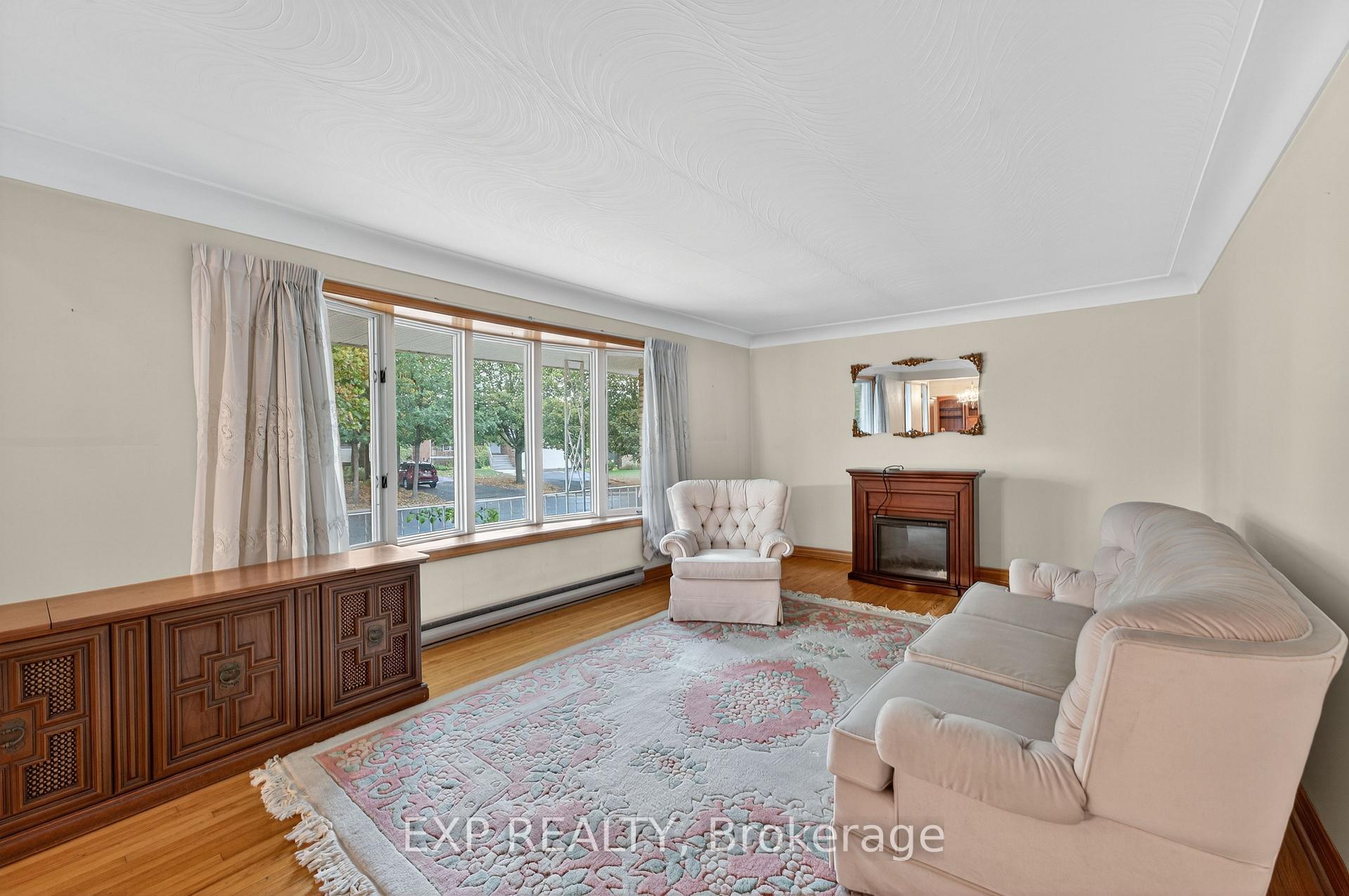Photo 8 of 147 Inverness Crescent, Kingston, West of Sir John A. Blvd — HOMEH
