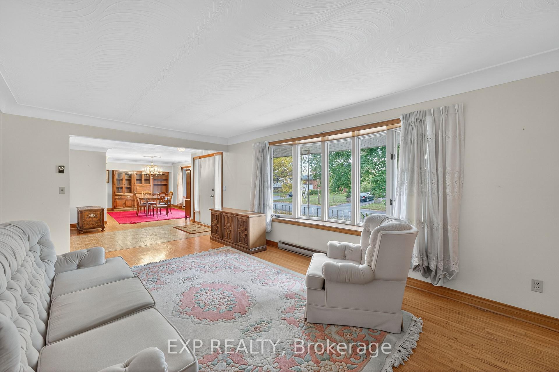 Photo 9 of 147 Inverness Crescent, Kingston, West of Sir John A. Blvd — HOMEH