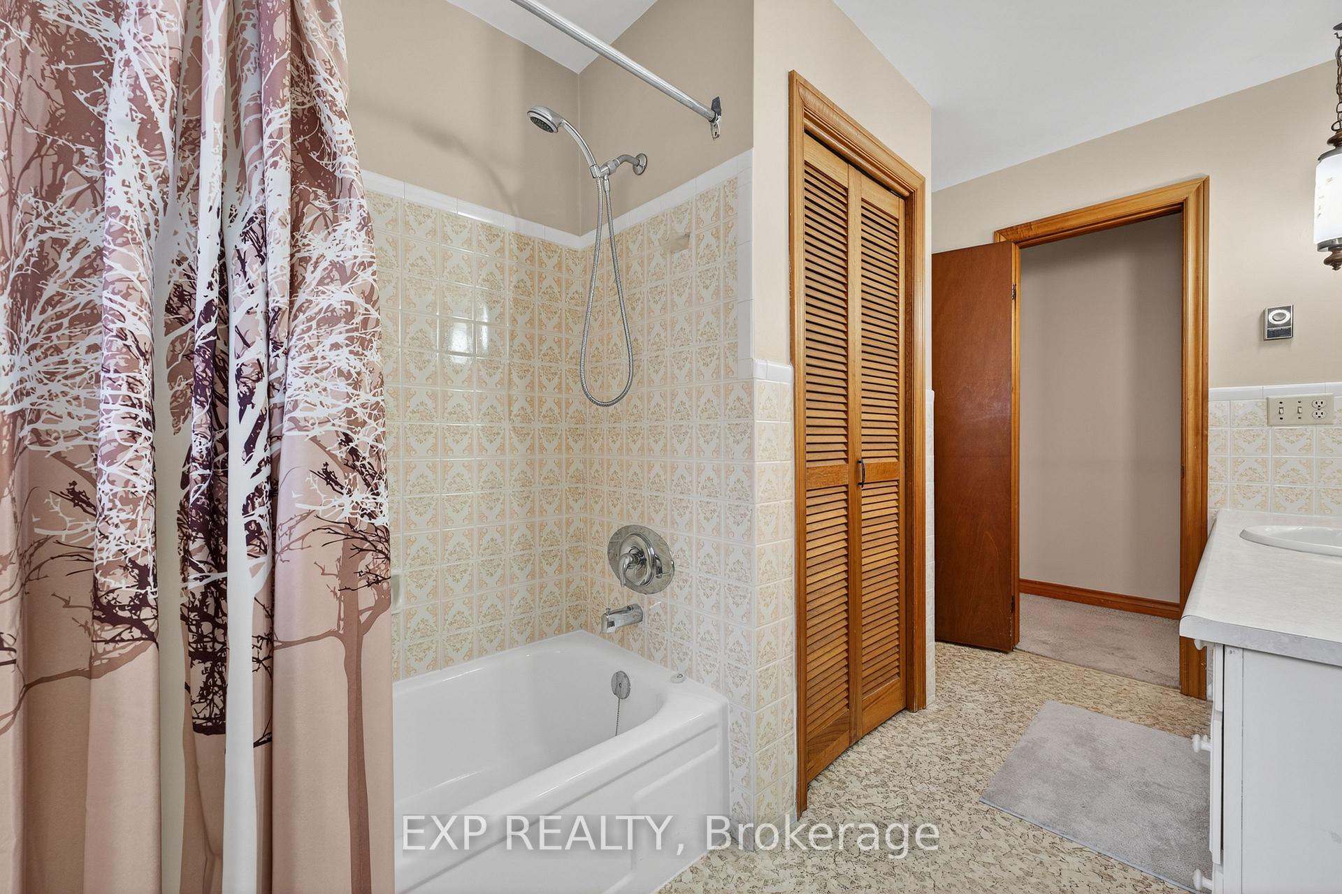 Photo 17 of 147 Inverness Crescent, Kingston, West of Sir John A. Blvd — HOMEH