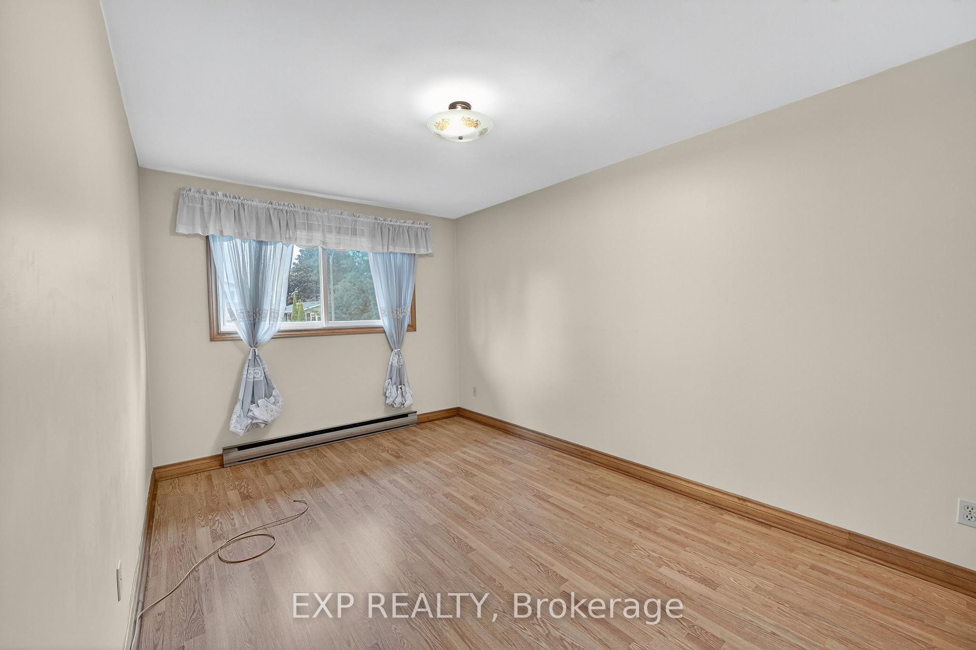 Photo 21 of 147 Inverness Crescent, Kingston, West of Sir John A. Blvd — HOMEH