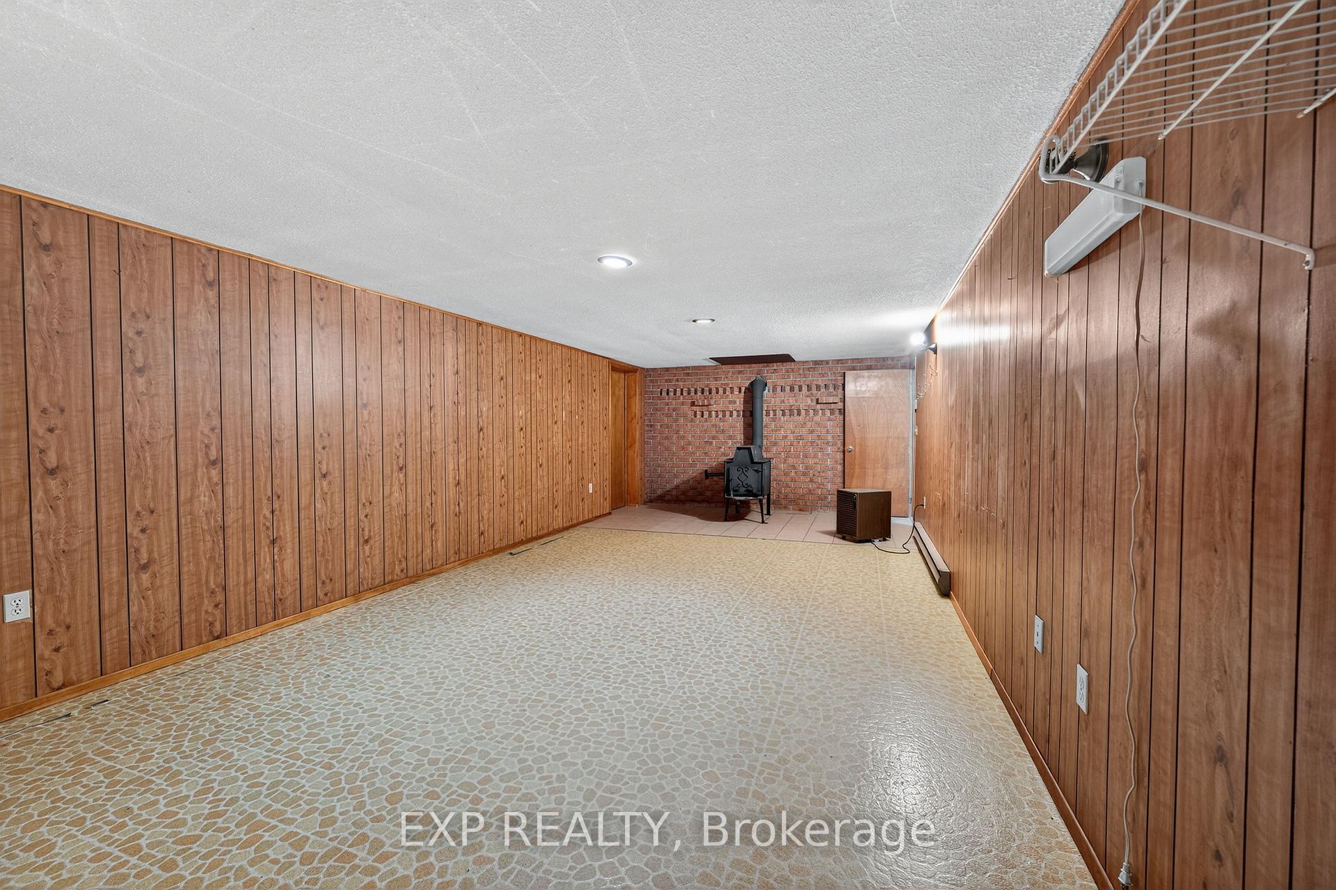 Photo 28 of 147 Inverness Crescent, Kingston, West of Sir John A. Blvd — HOMEH