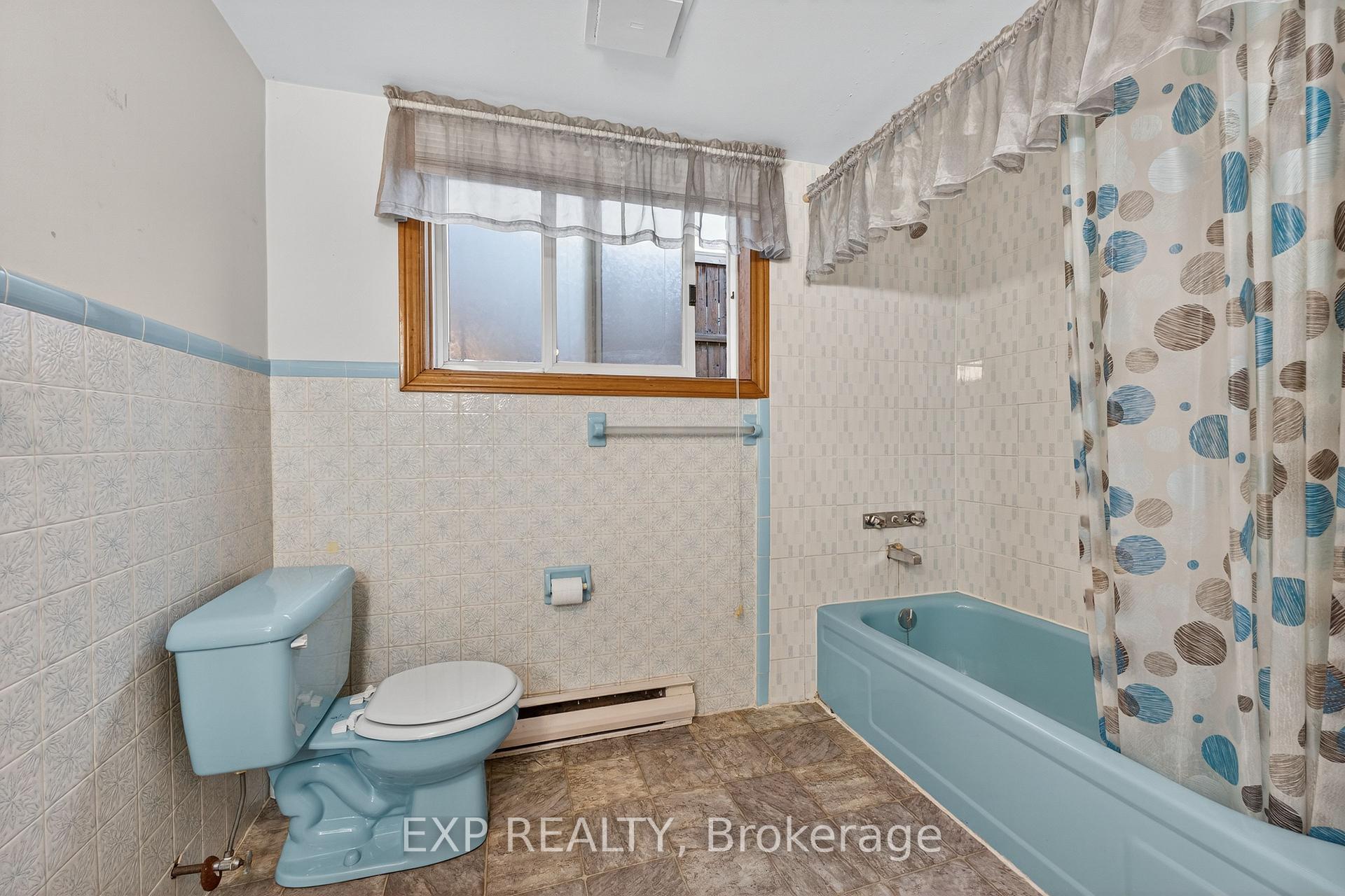 Photo 35 of 147 Inverness Crescent, Kingston, West of Sir John A. Blvd — HOMEH