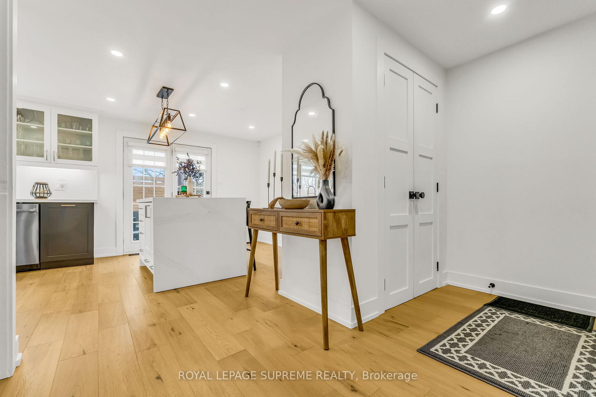 Photo 4 of 27 Connelly Drive, Kitchener — HOMEH