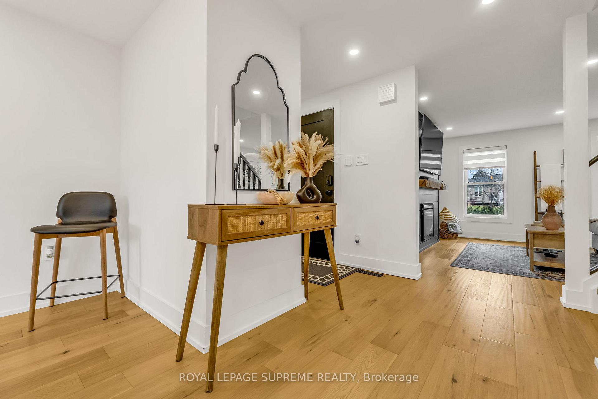 Photo 5 of 27 Connelly Drive, Kitchener — HOMEH