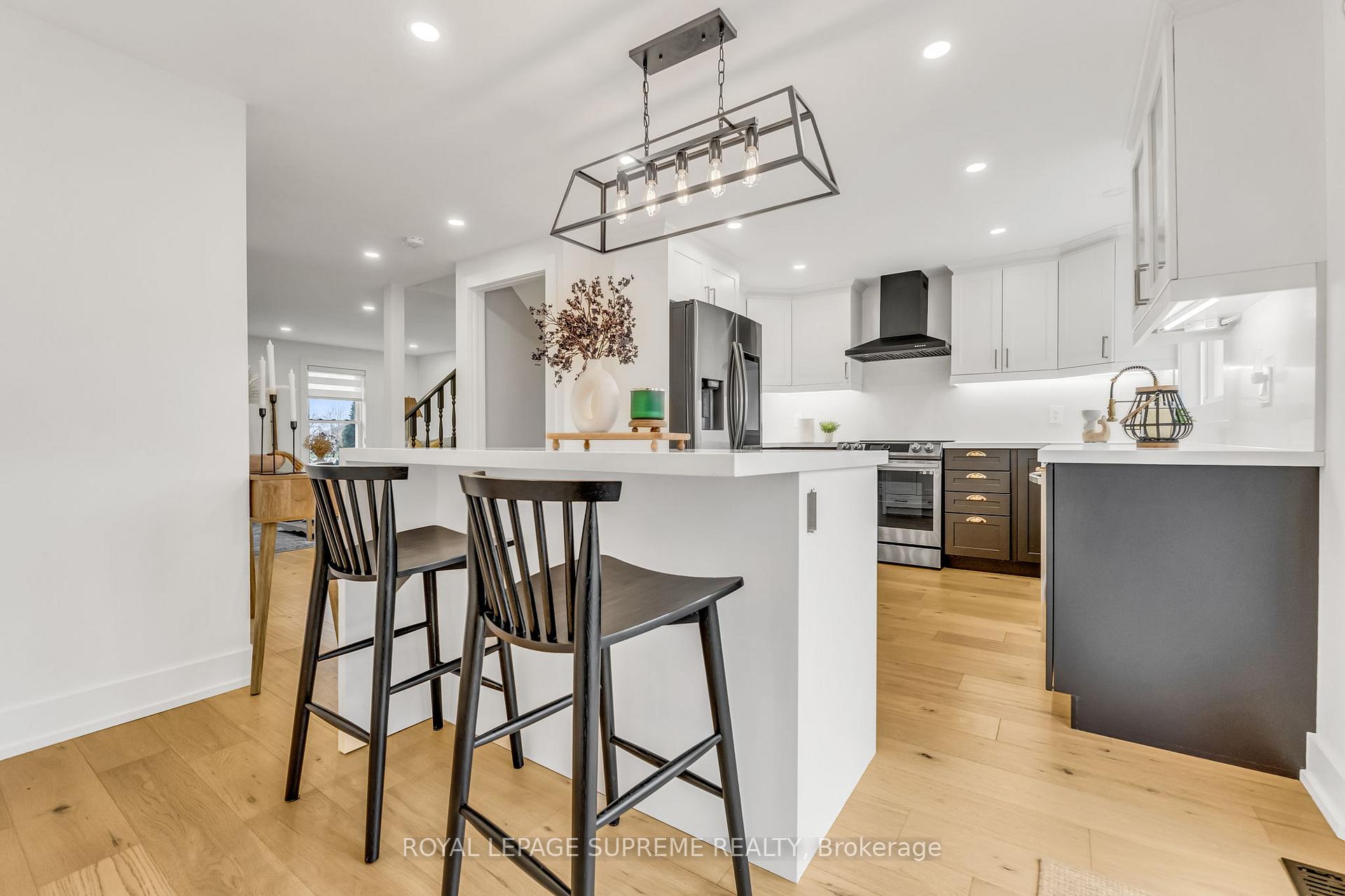 Photo 10 of 27 Connelly Drive, Kitchener — HOMEH