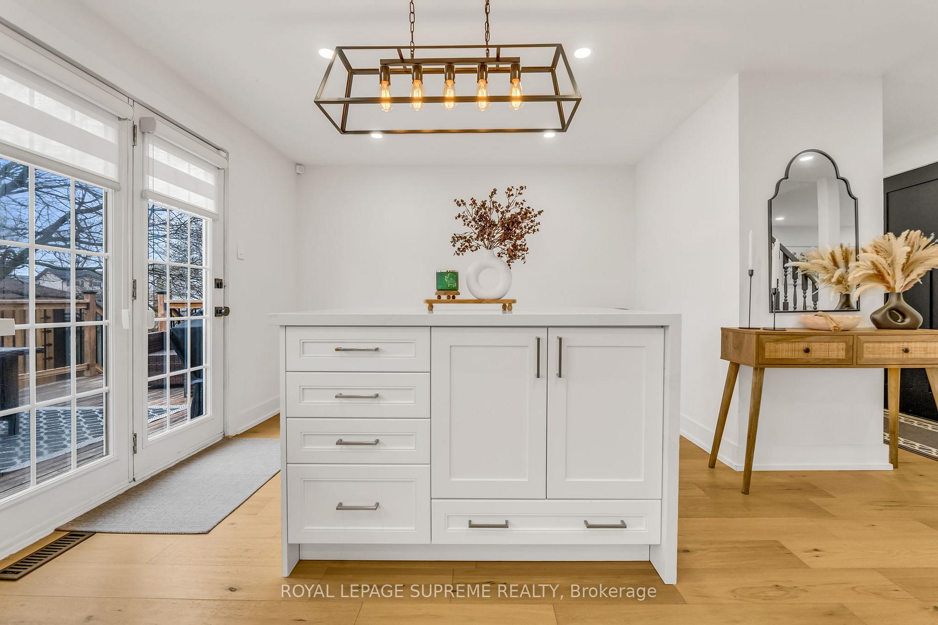 Photo 11 of 27 Connelly Drive, Kitchener — HOMEH