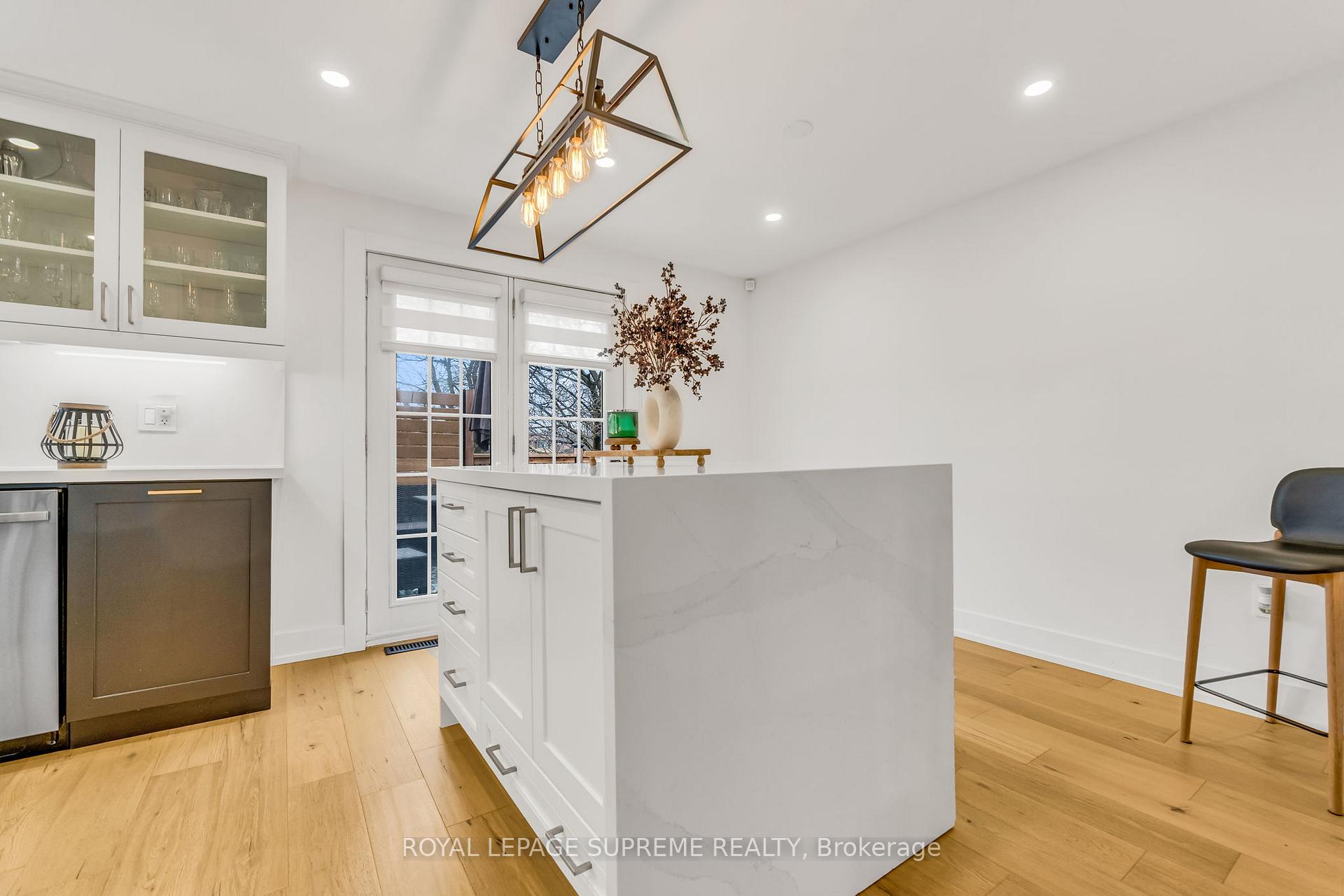 Photo 12 of 27 Connelly Drive, Kitchener — HOMEH