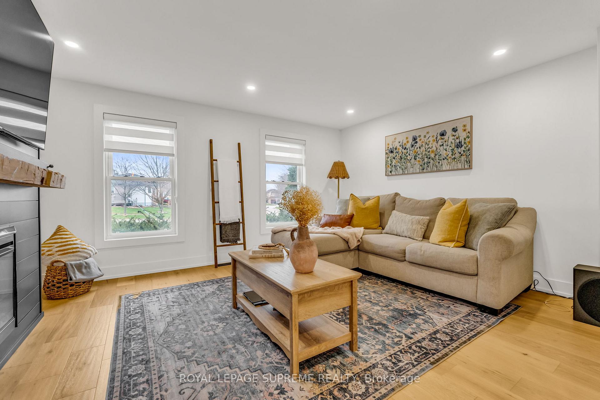 Photo 13 of 27 Connelly Drive, Kitchener — HOMEH