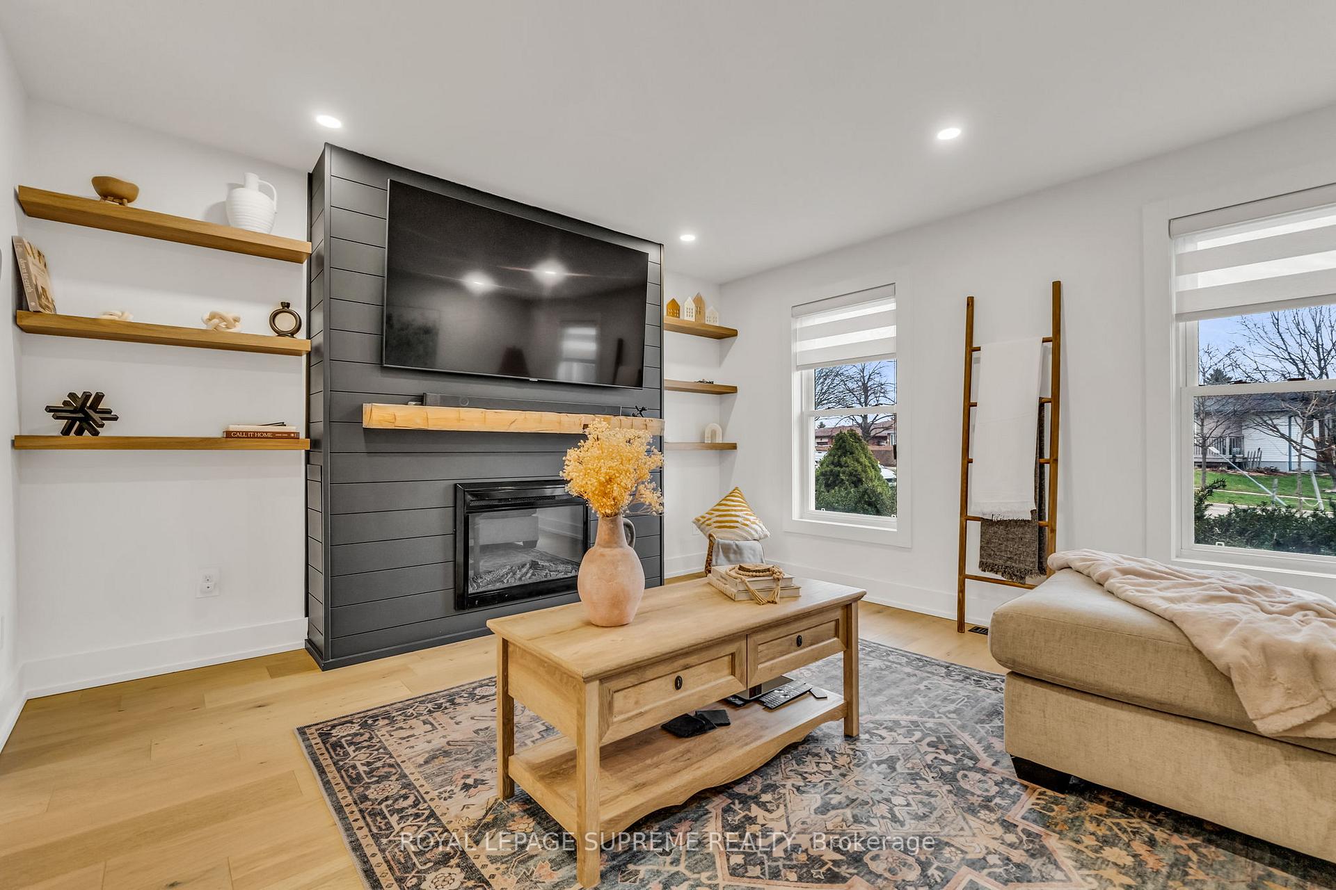 Photo 14 of 27 Connelly Drive, Kitchener — HOMEH