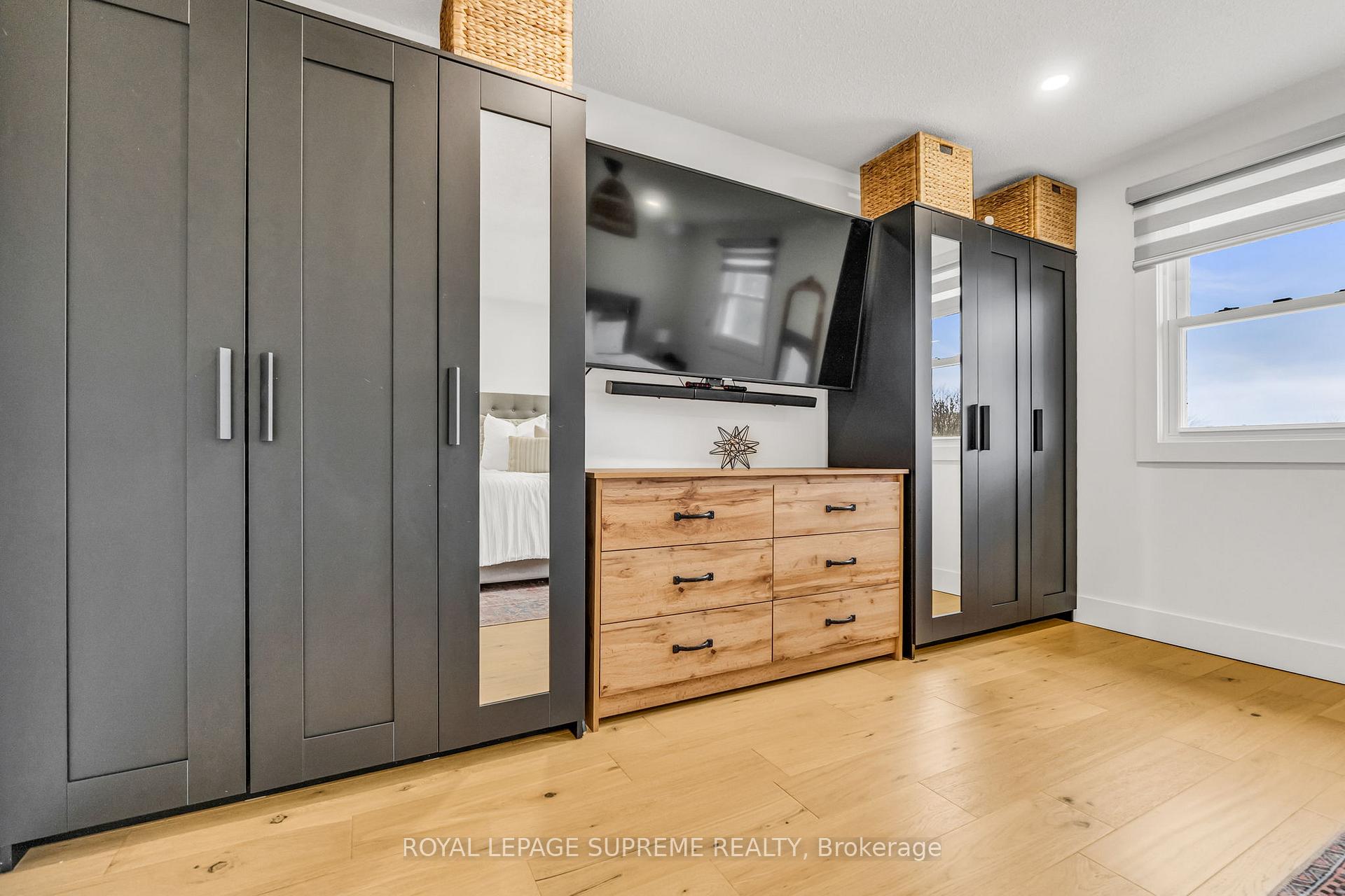 Photo 15 of 27 Connelly Drive, Kitchener — HOMEH