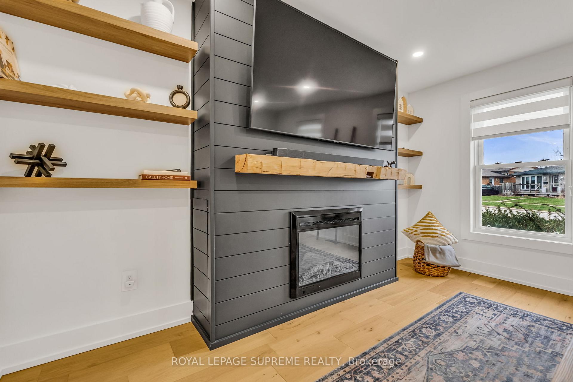 Photo 16 of 27 Connelly Drive, Kitchener — HOMEH