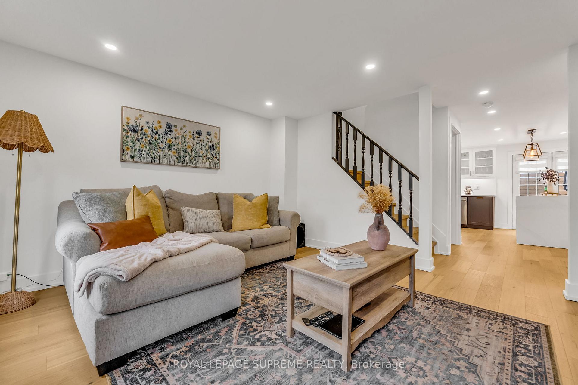 Photo 17 of 27 Connelly Drive, Kitchener — HOMEH